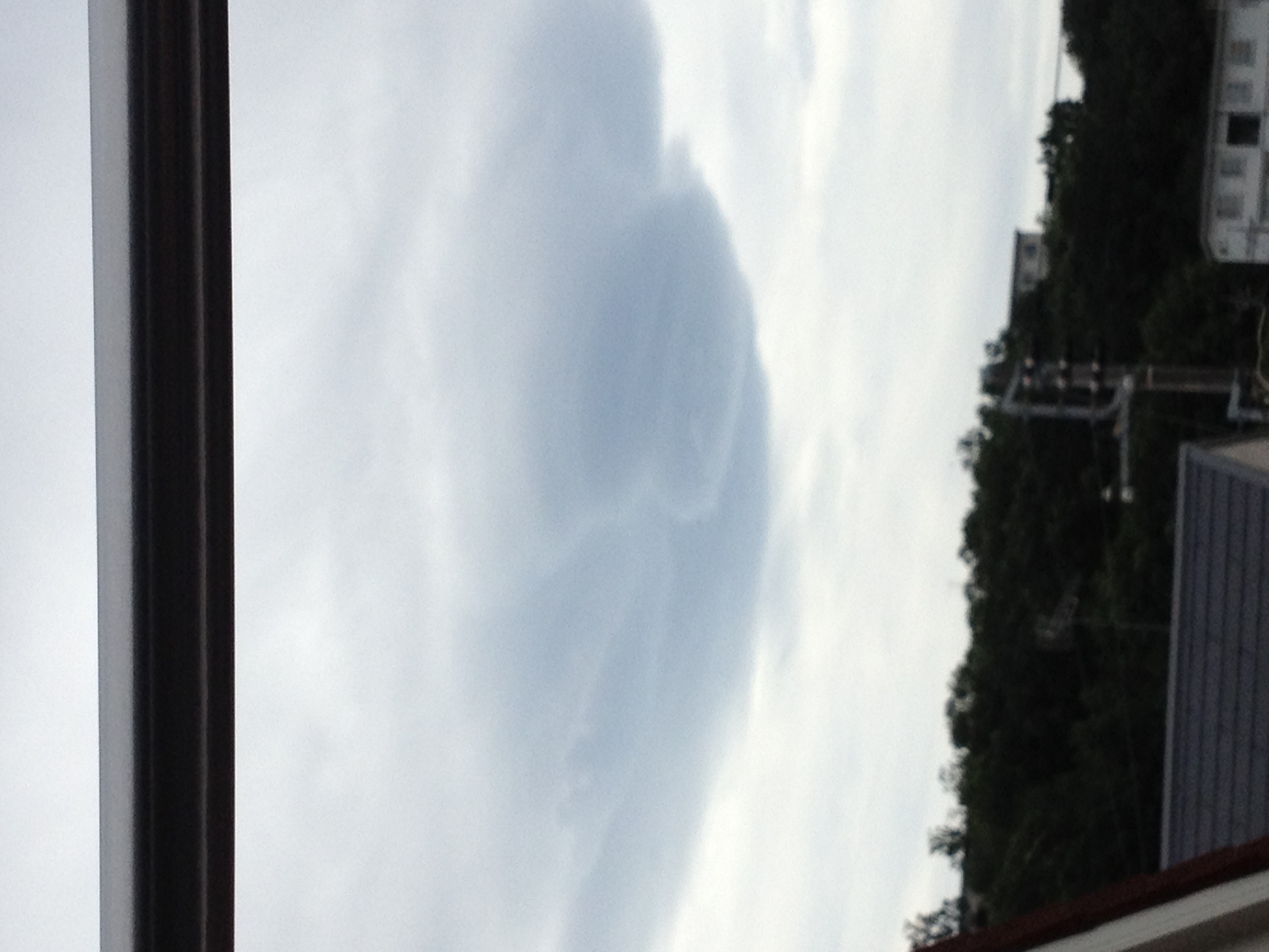 No.10077-1 地震雲