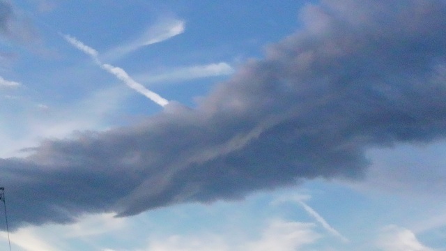 No.10523-1 地震雲