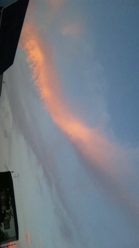 No.10556-1 地震雲