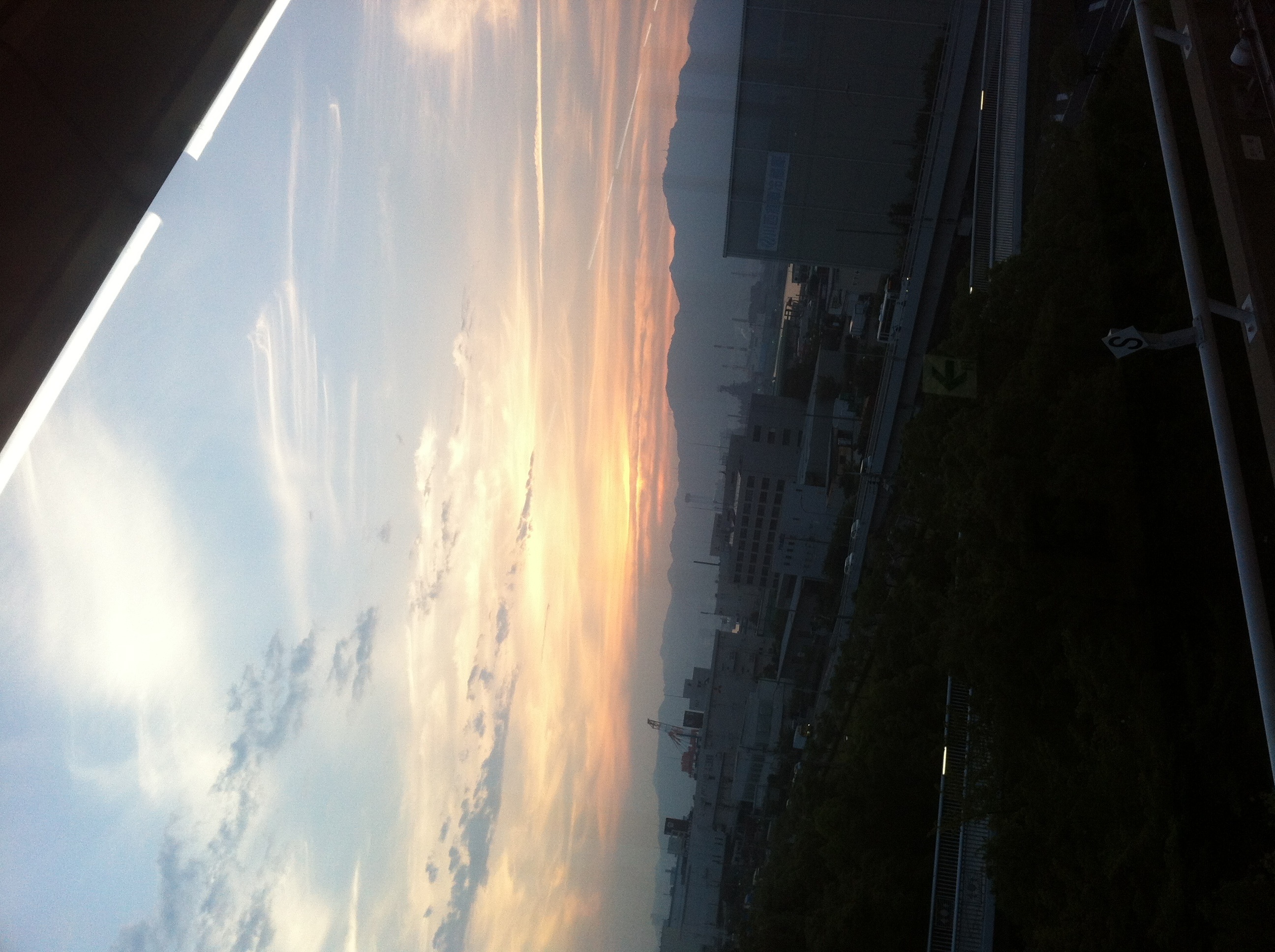 No.10733-1 地震雲