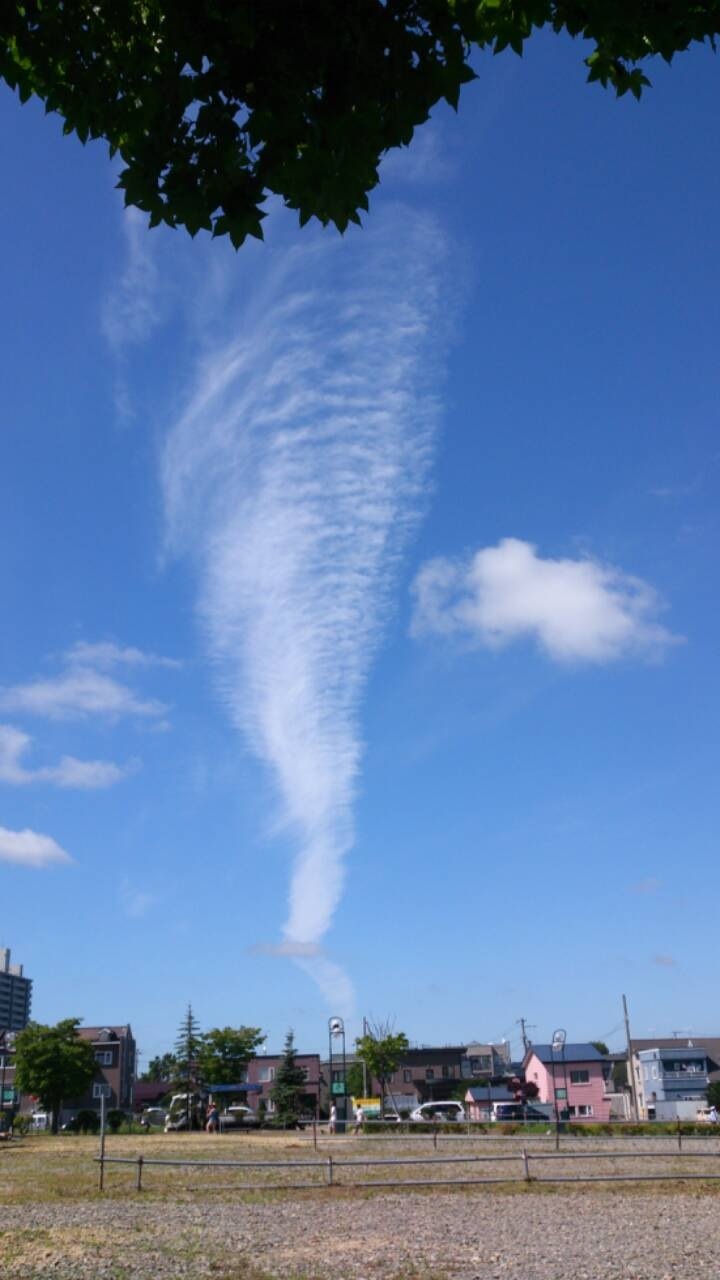 No.10833-1 地震雲