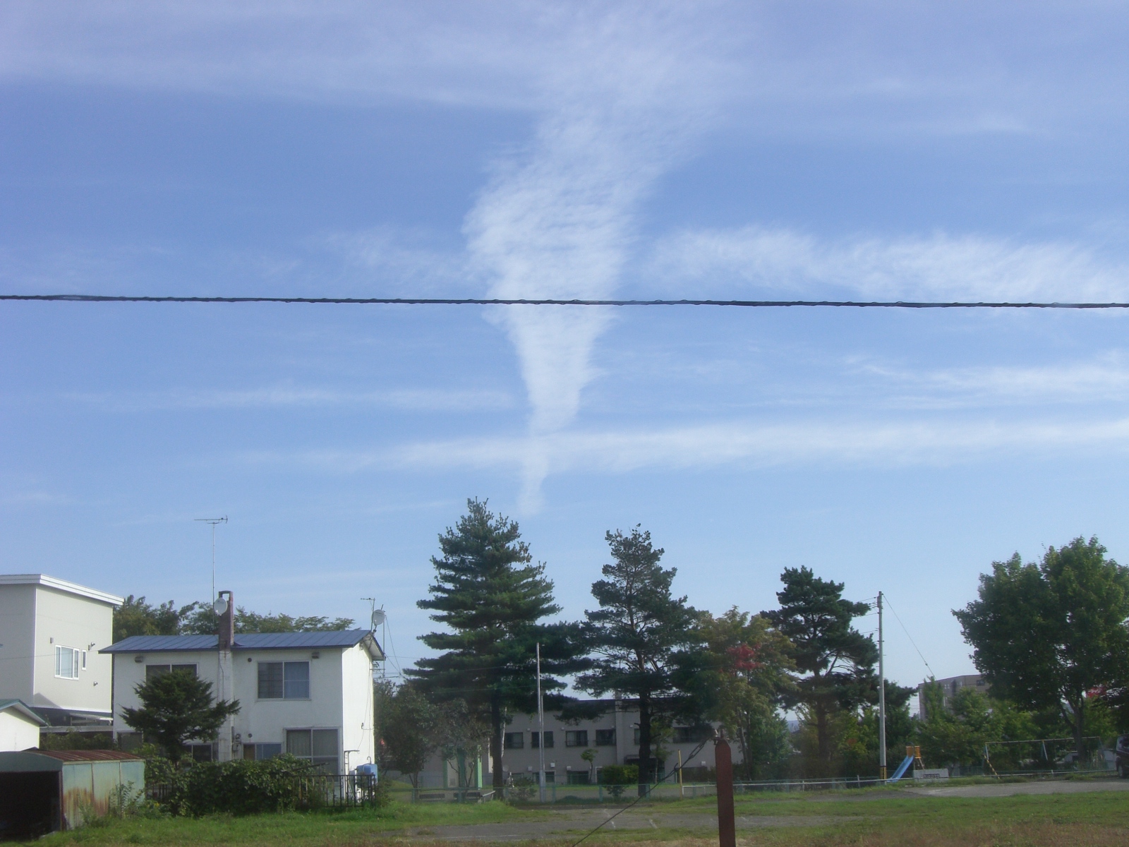 No.12001-1 地震雲