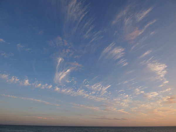 No.12094-1 地震雲