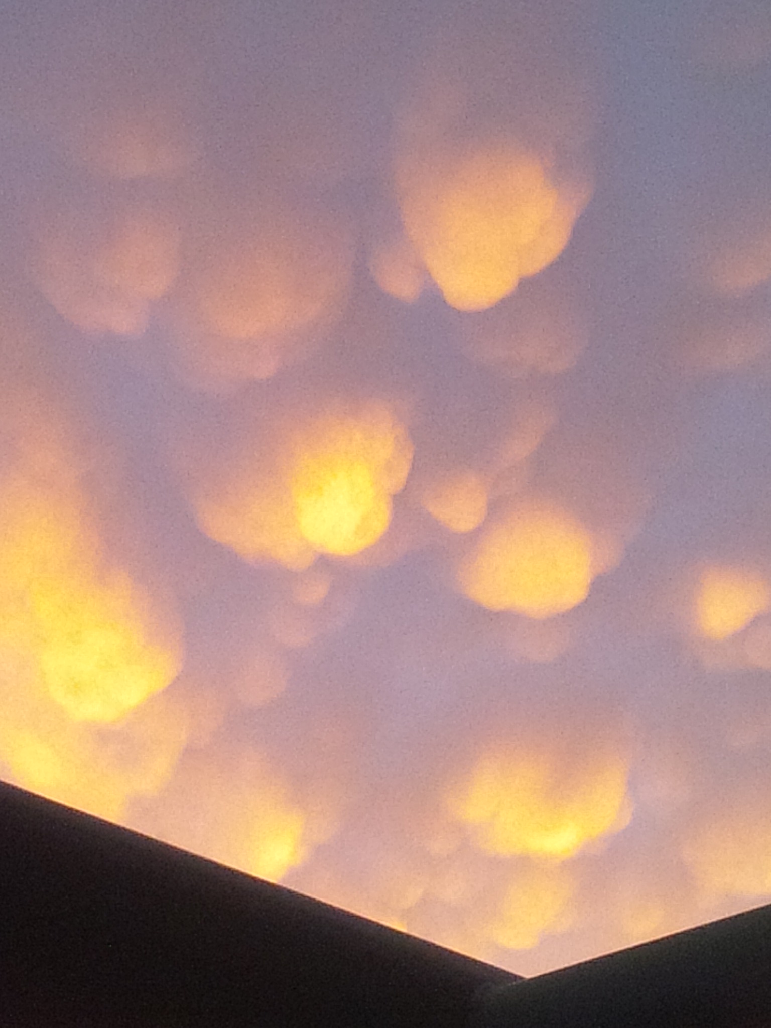 No.13685-1 地震雲