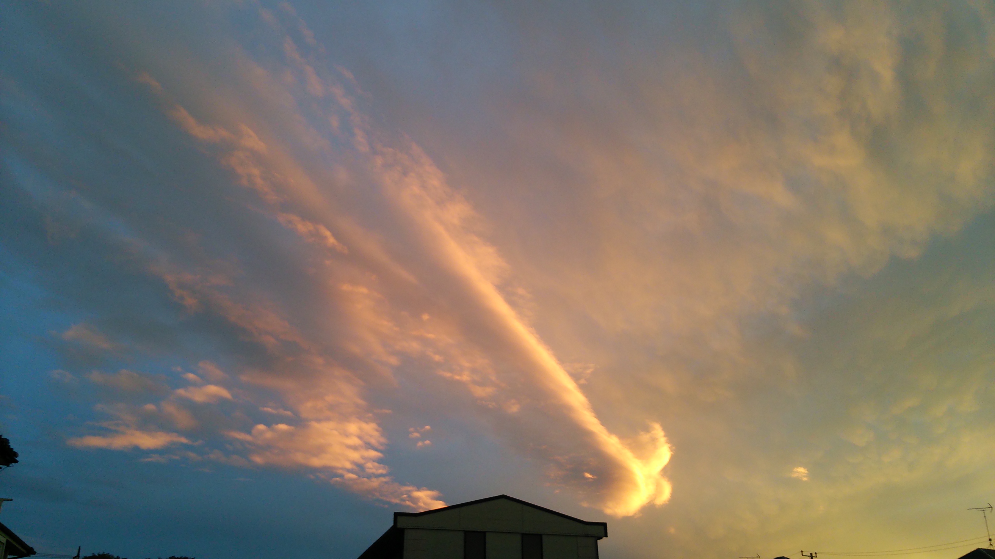 No.13704-1 地震雲