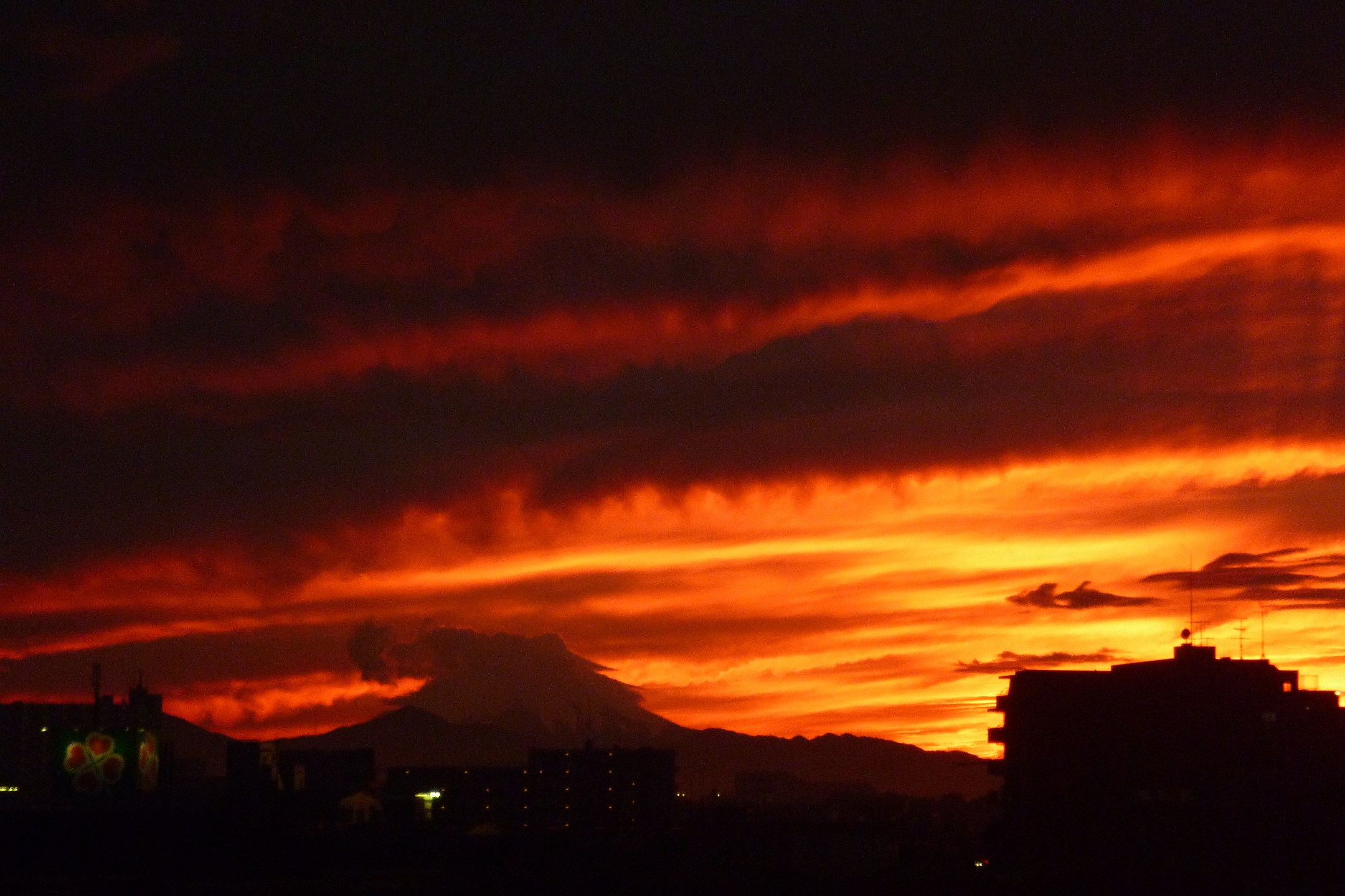 No.13716-1 地震雲