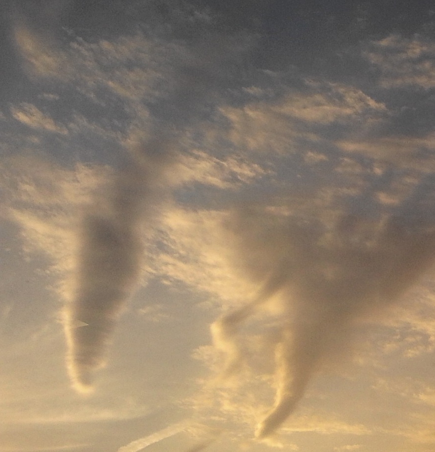 No.13993-1 地震雲