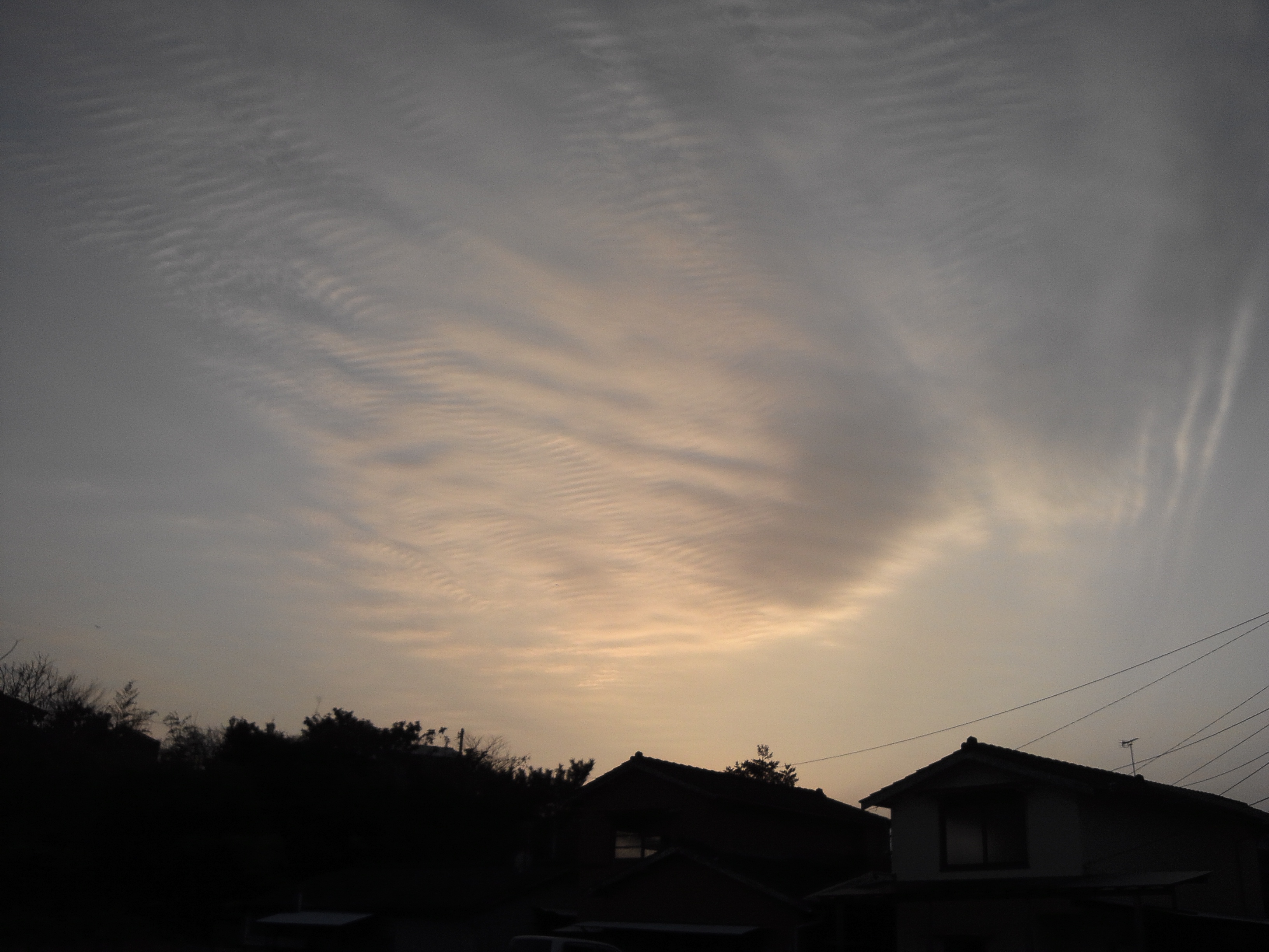 No.15196-1 地震雲