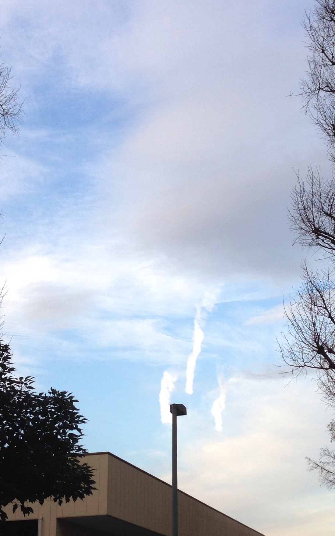 No.15592-1 地震雲