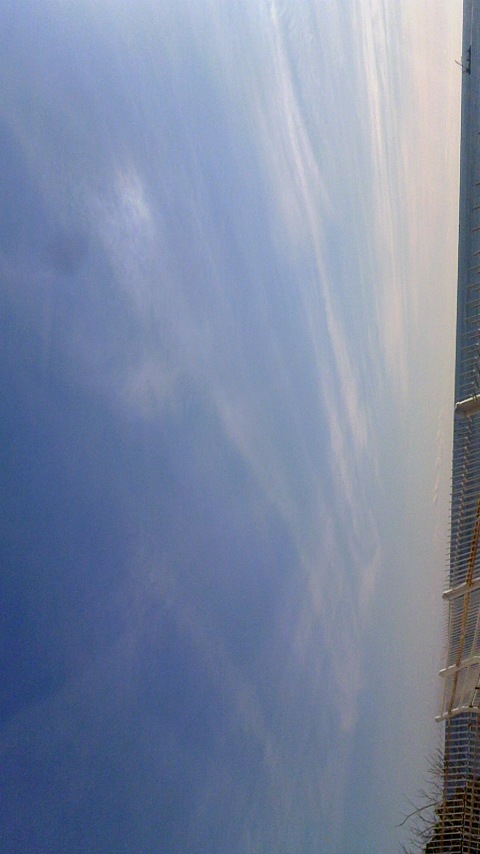 No.15717-1 地震雲