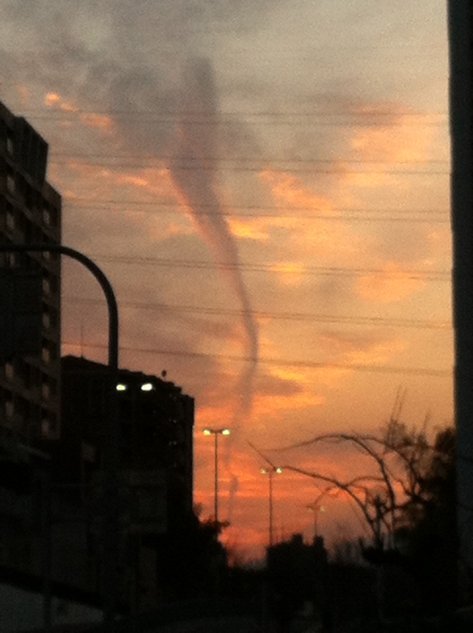 No.15930-1 地震雲