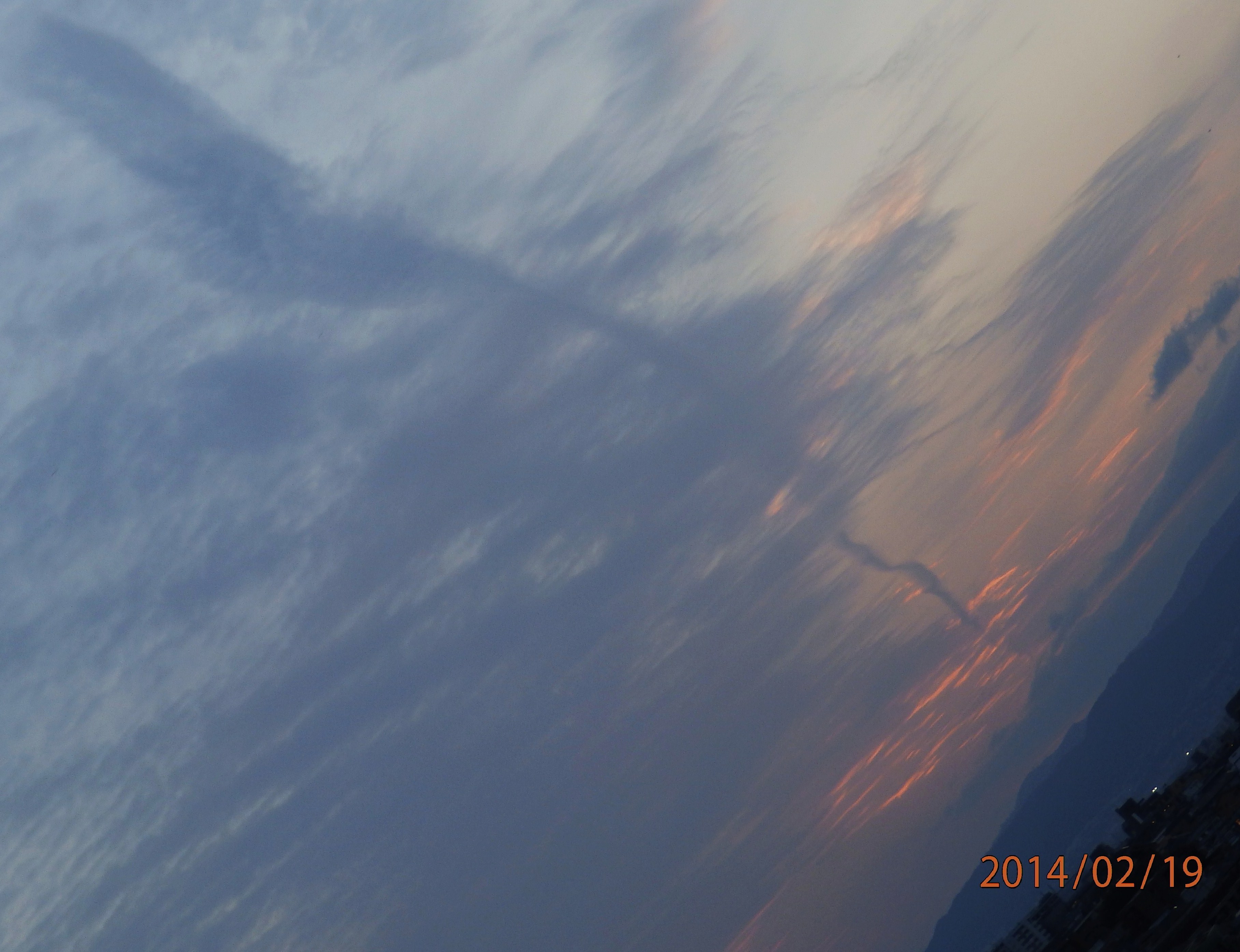 No.15940-1 地震雲