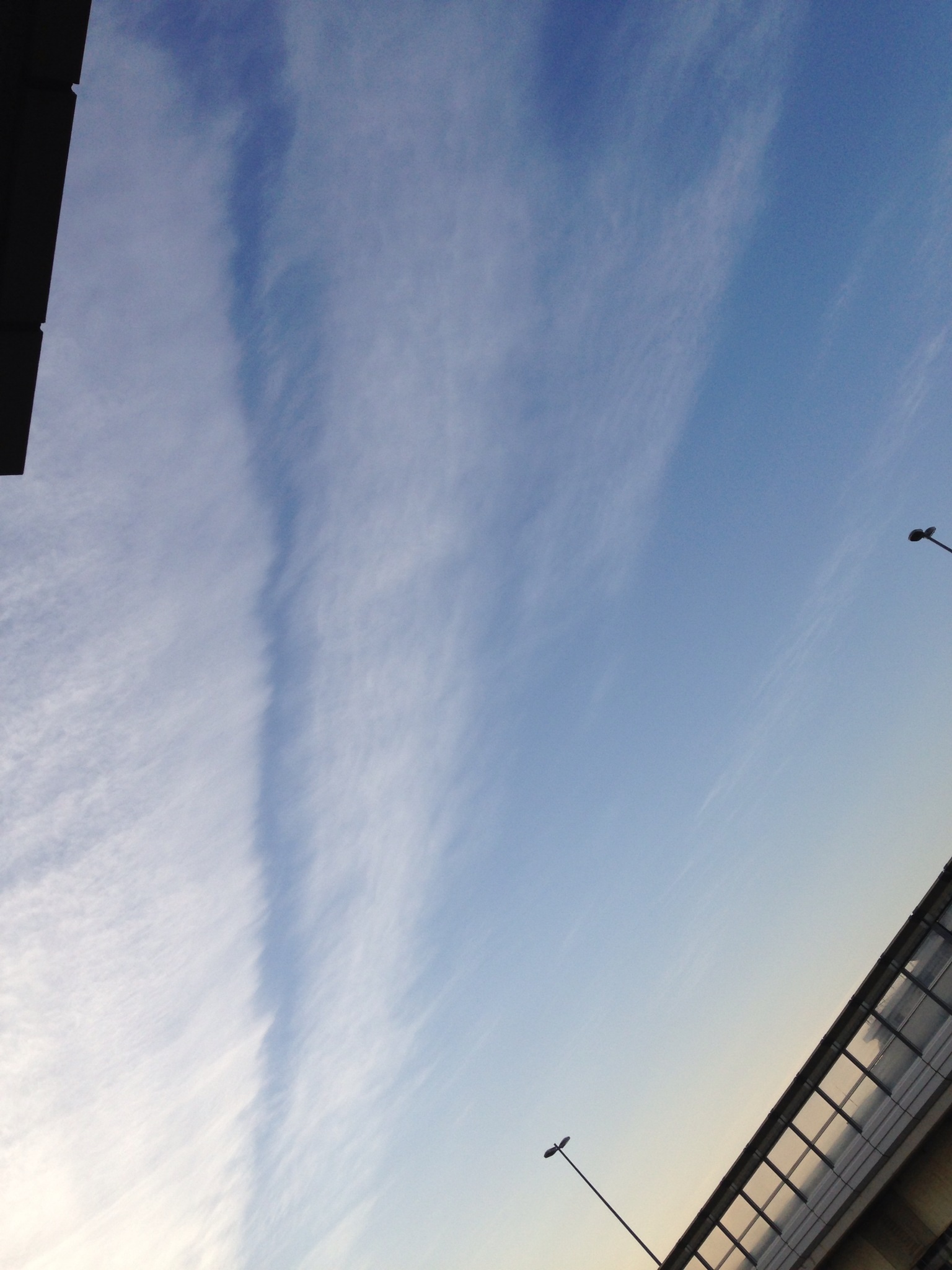 No.16935-1 地震雲