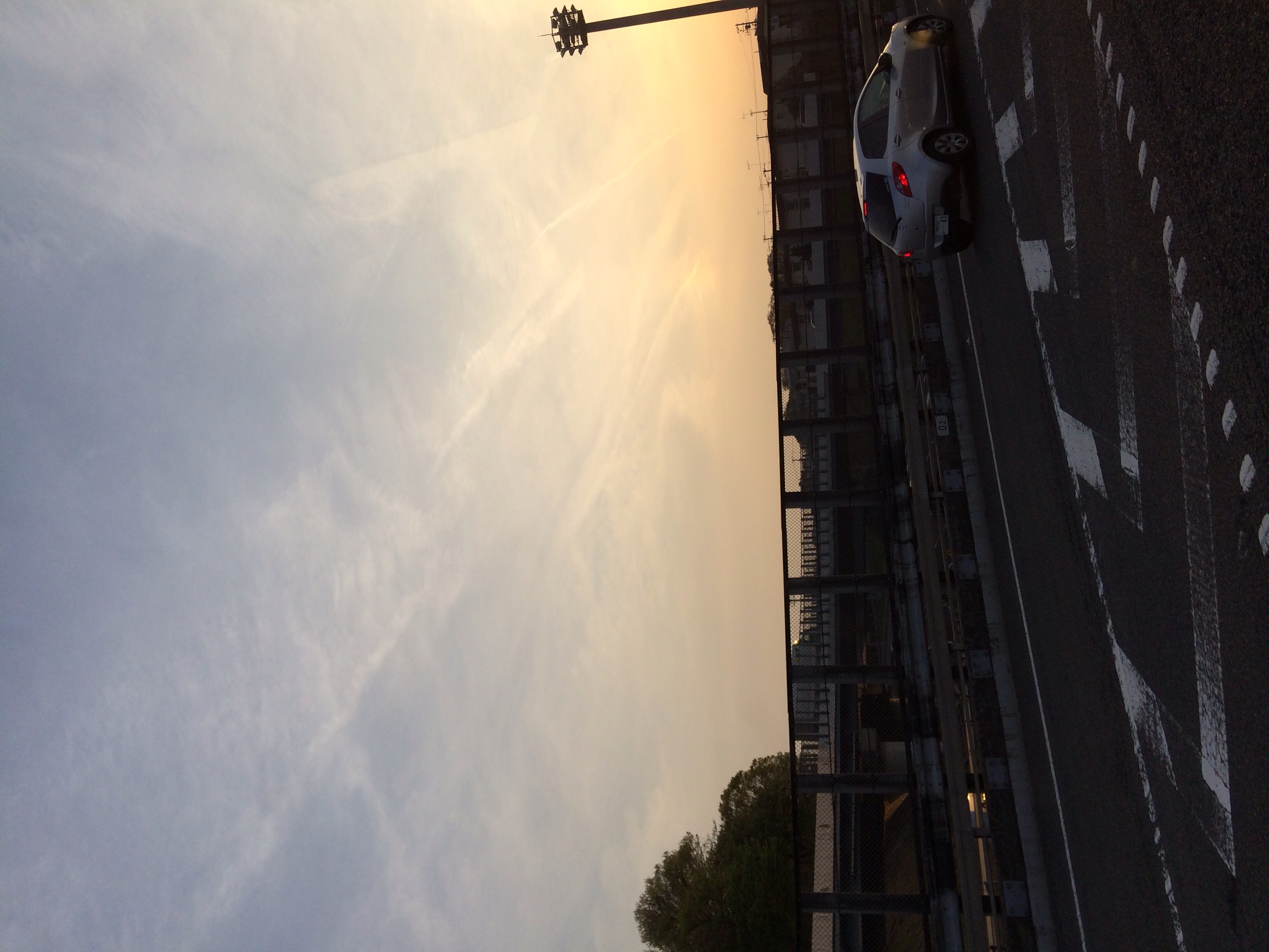 No.16989-1 地震雲