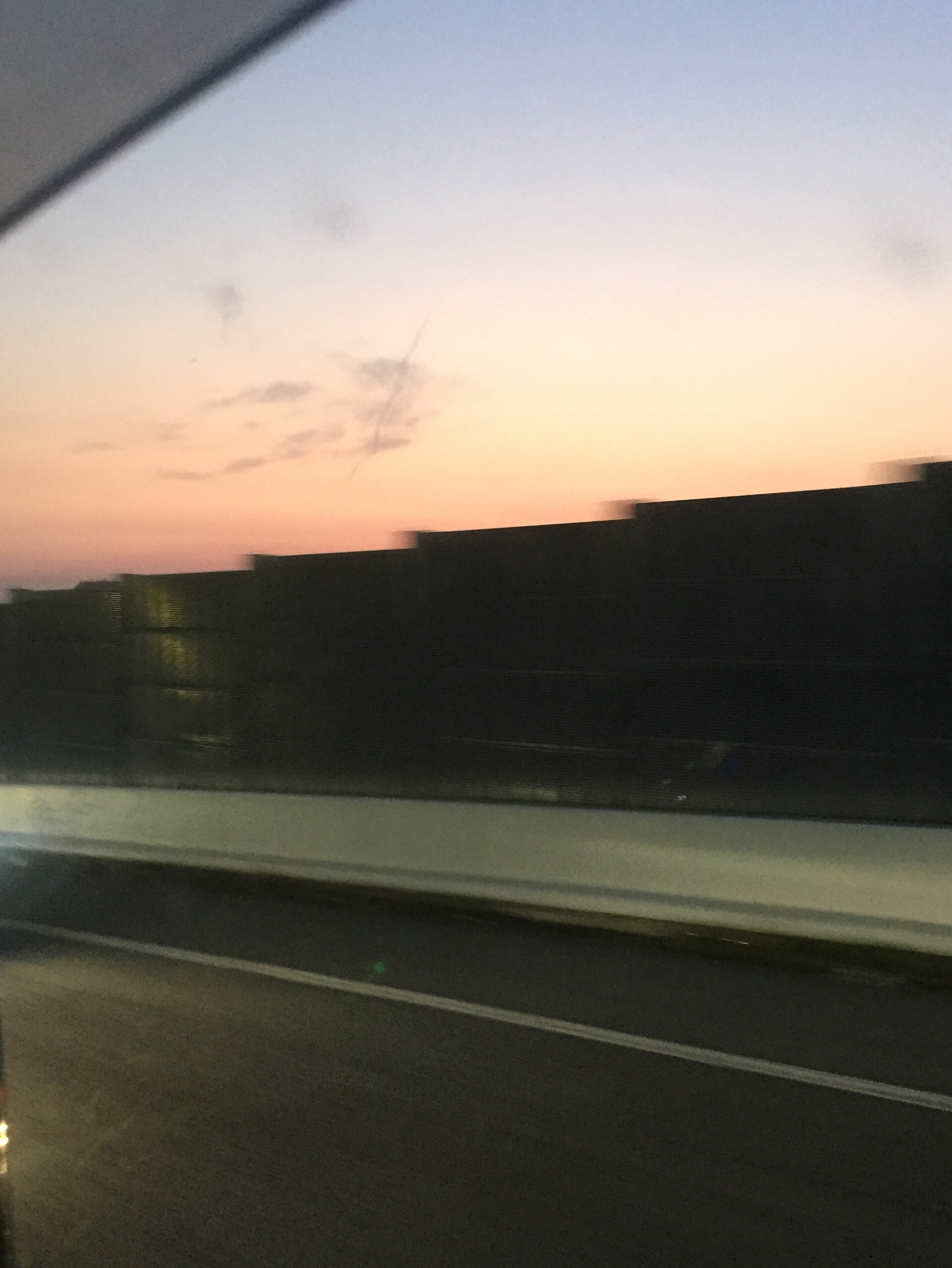 No.22892-1 地震雲