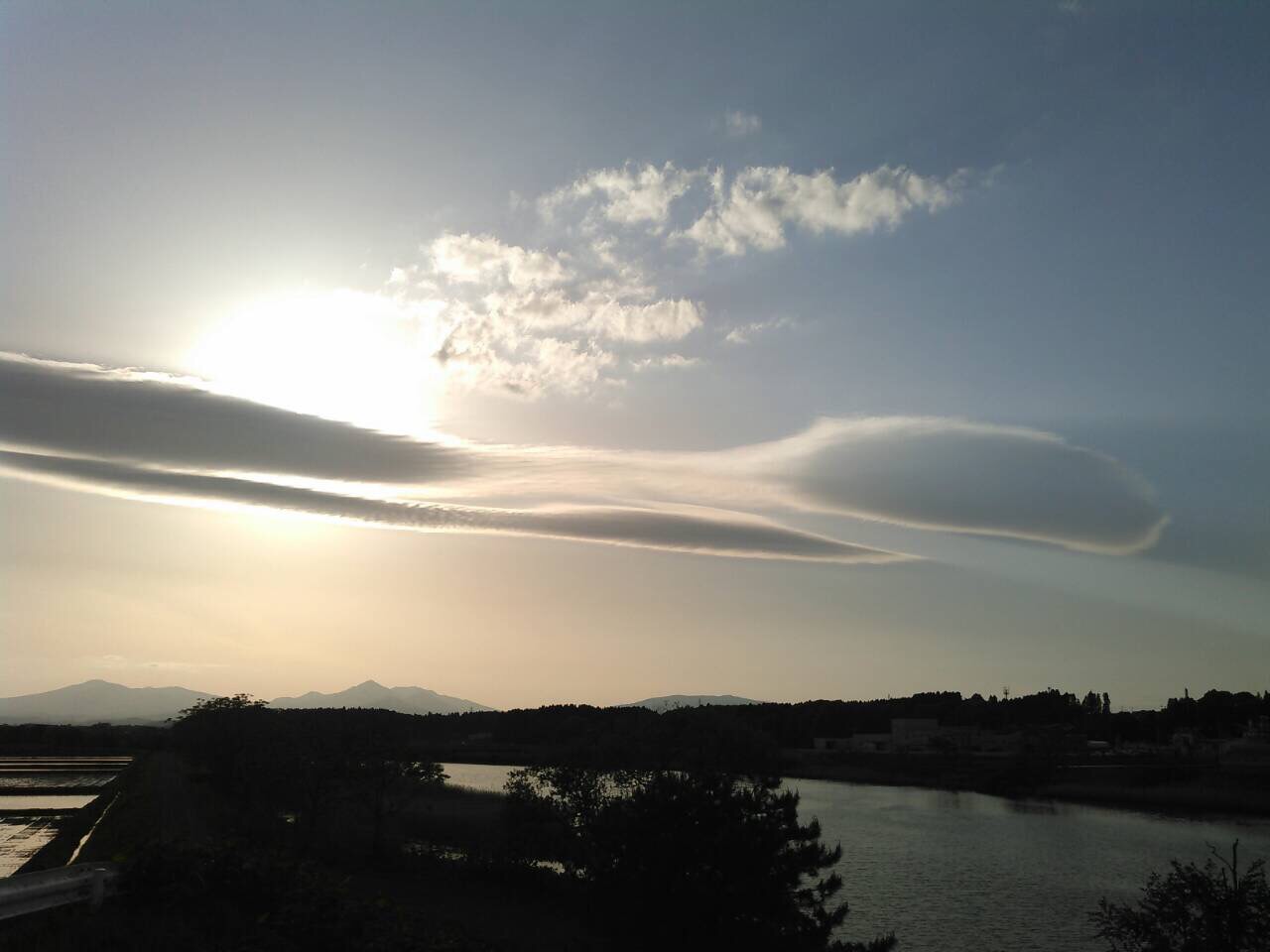 No.23519-1 地震雲