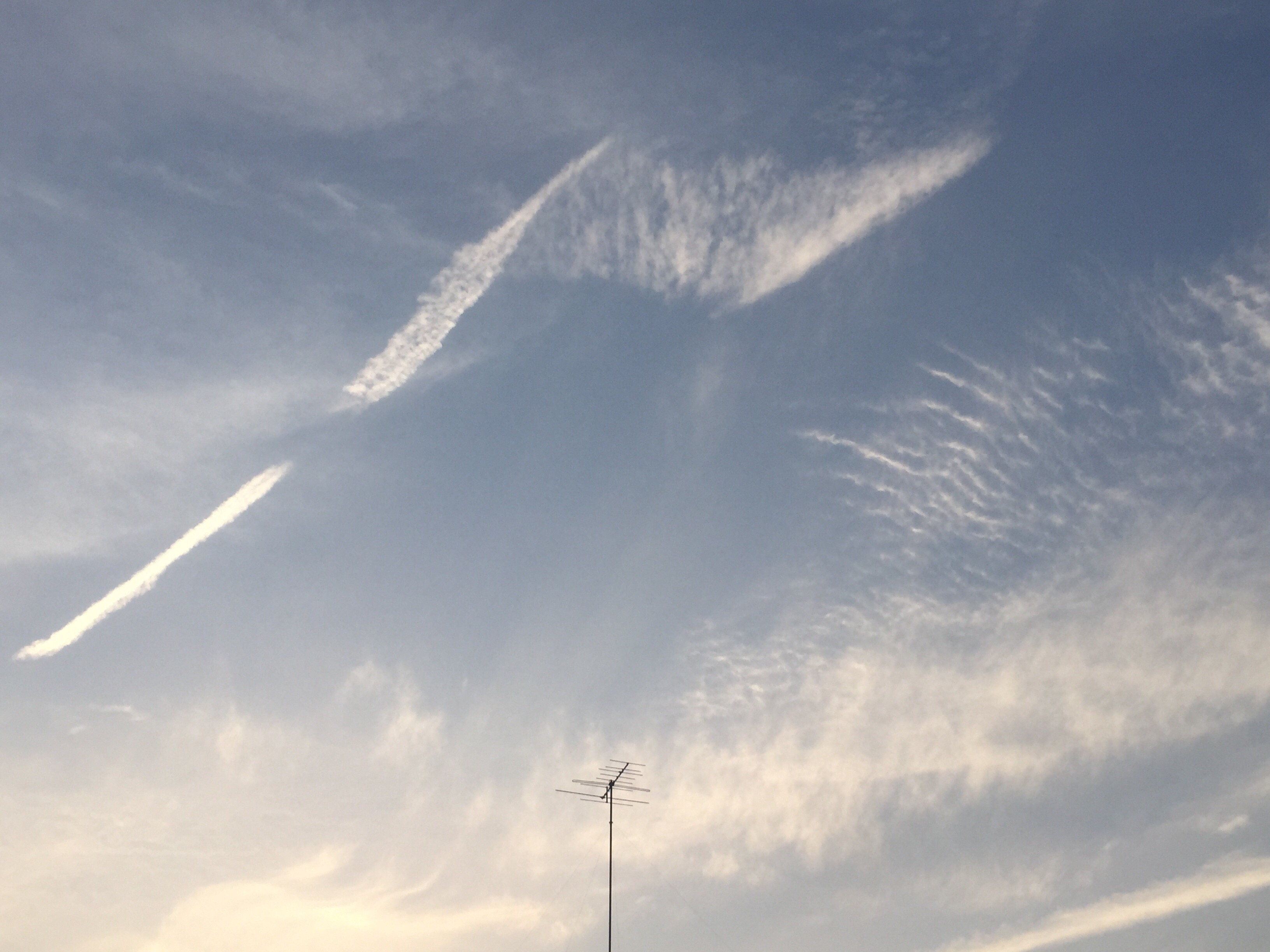 No.23619-1 地震雲