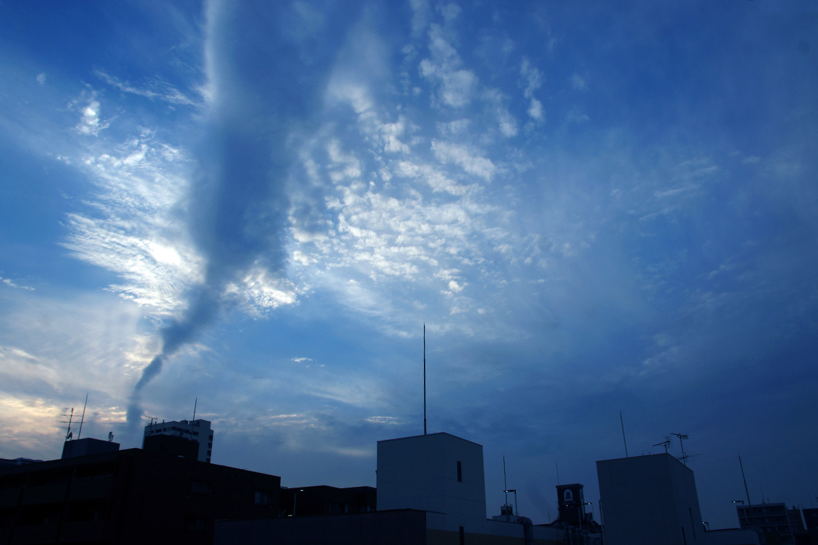 No.23653-1 地震雲