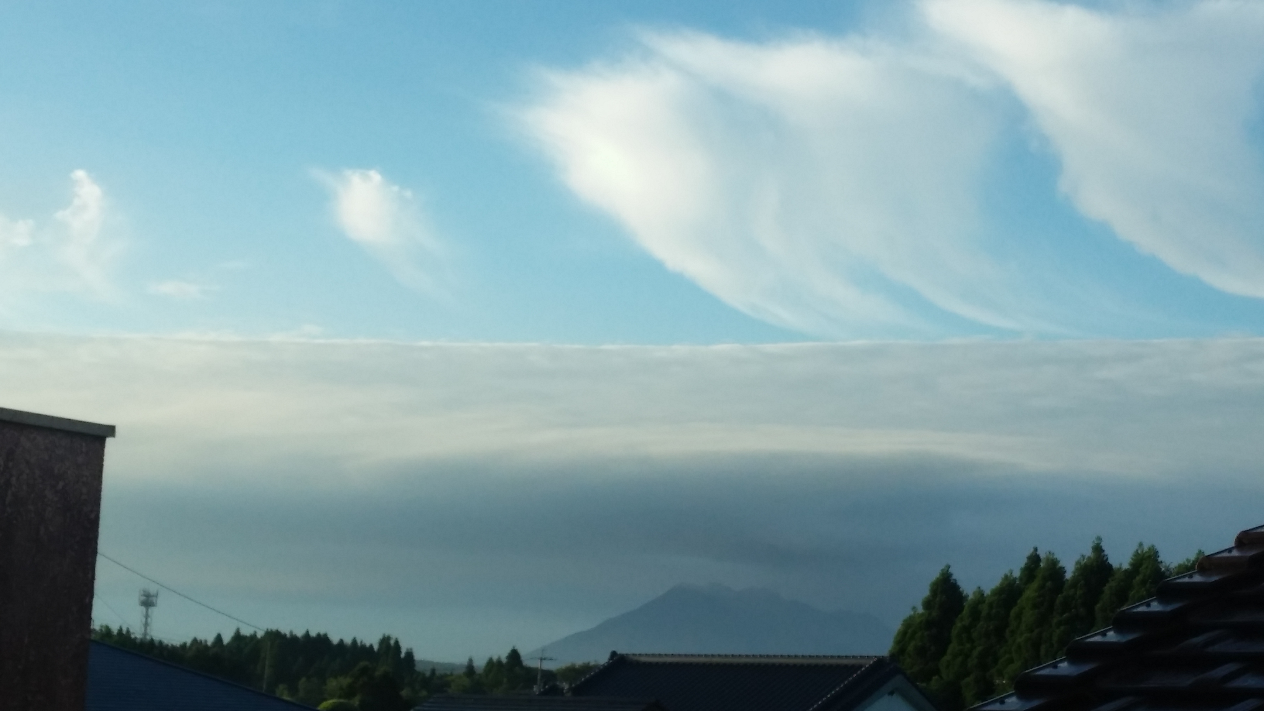 No.23892-1 地震雲