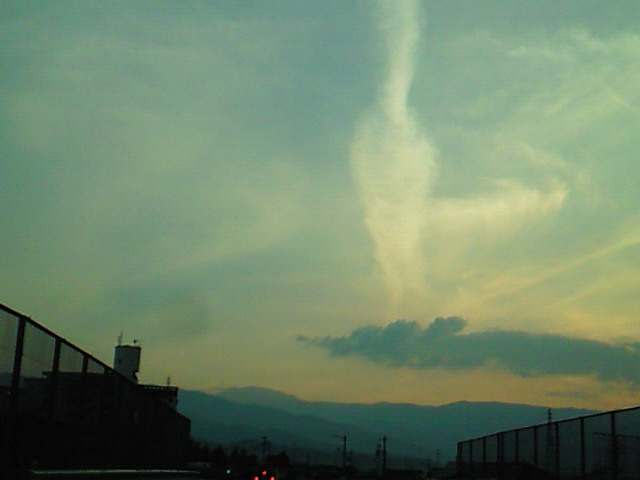 No.24305-1 地震雲