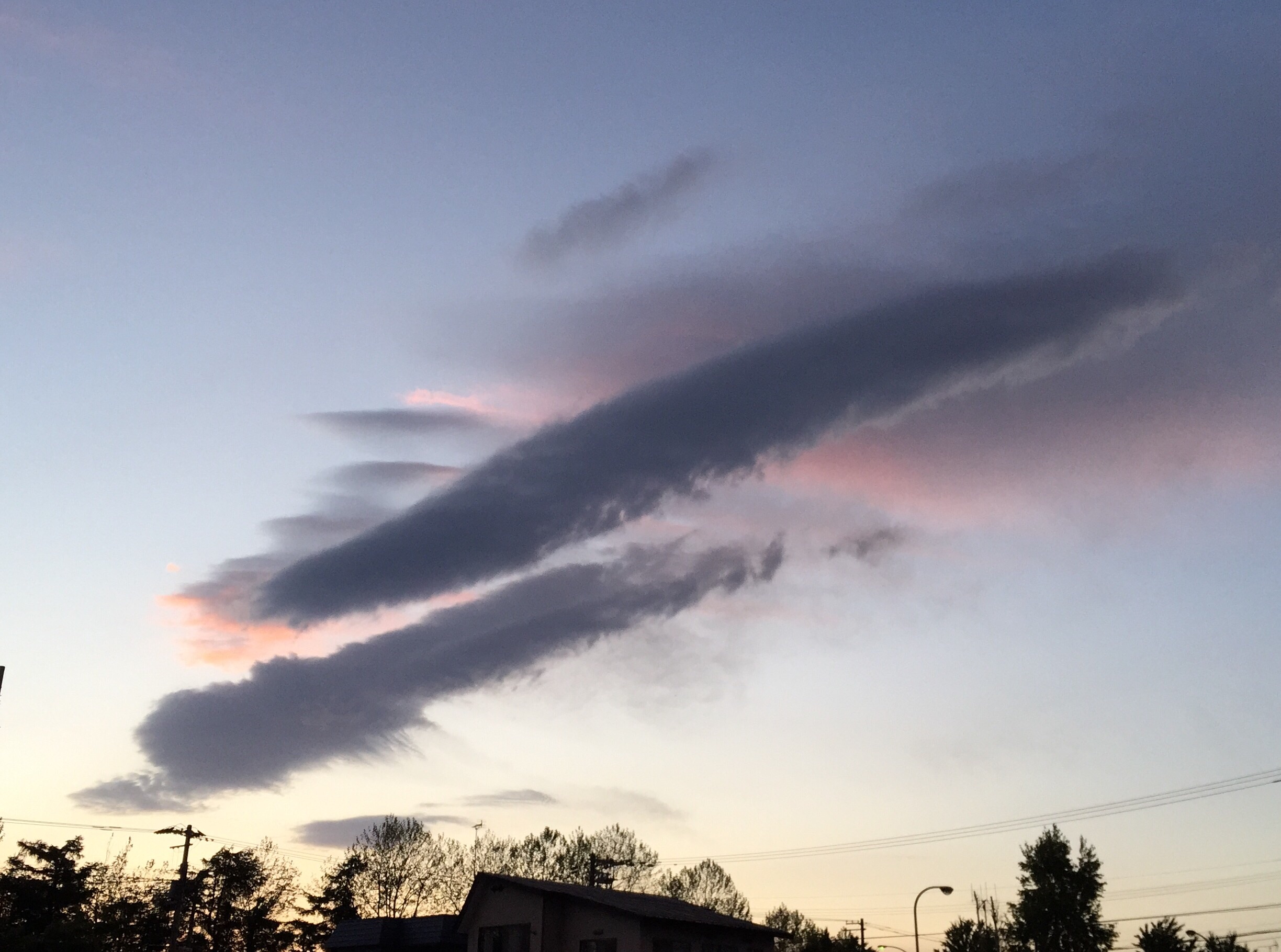 No.24330-1 地震雲