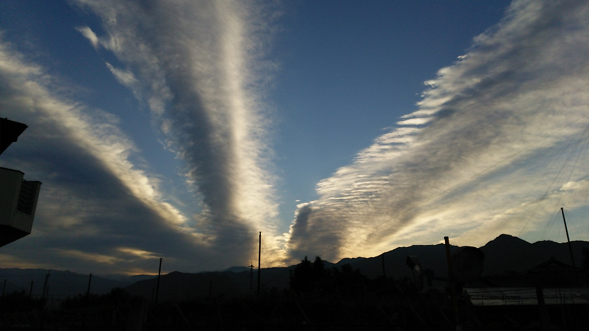 No.24435-1 地震雲