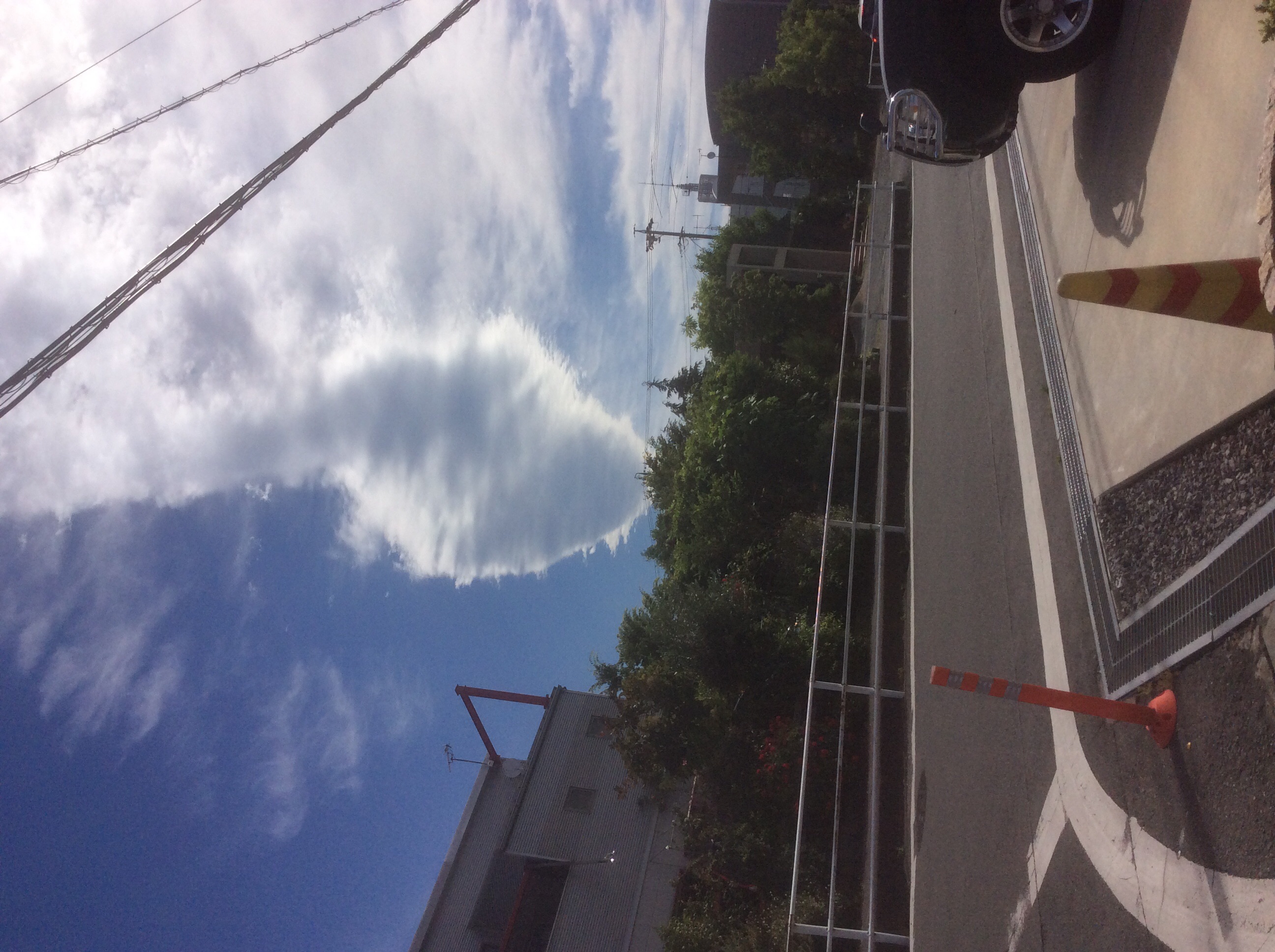 No.24461-1 地震雲