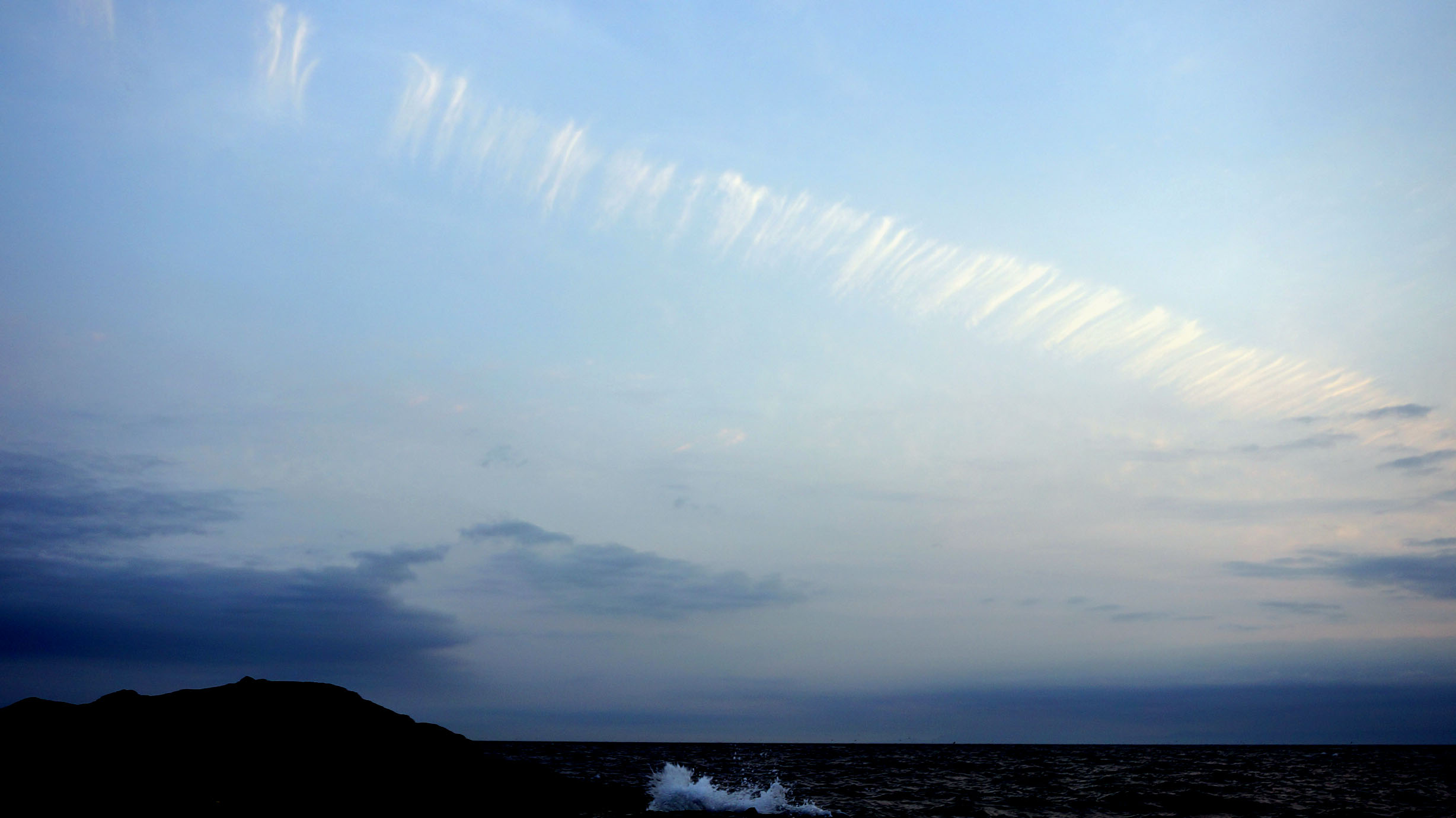 No.25104-1 地震雲