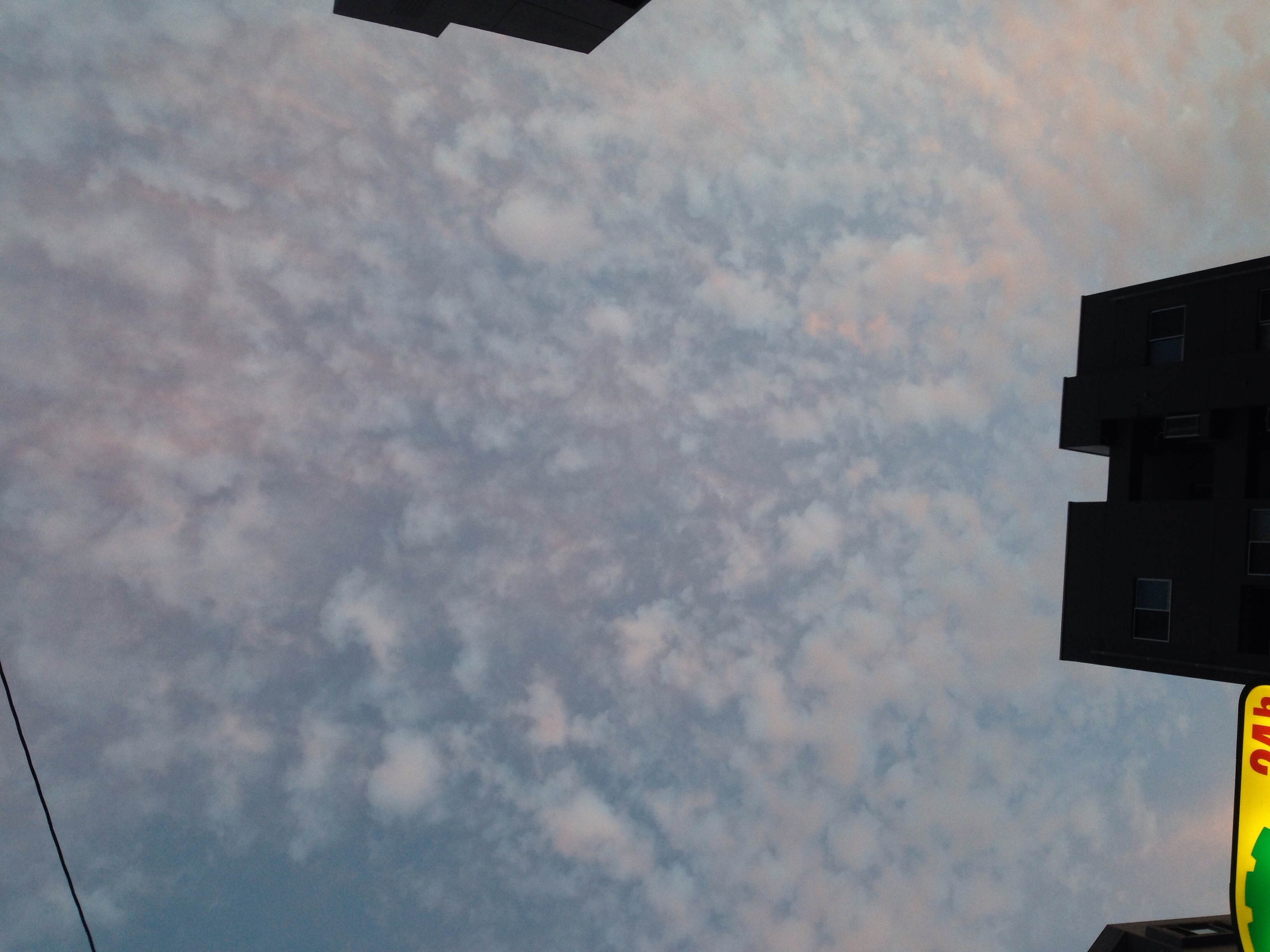 No.25318-1 地震雲