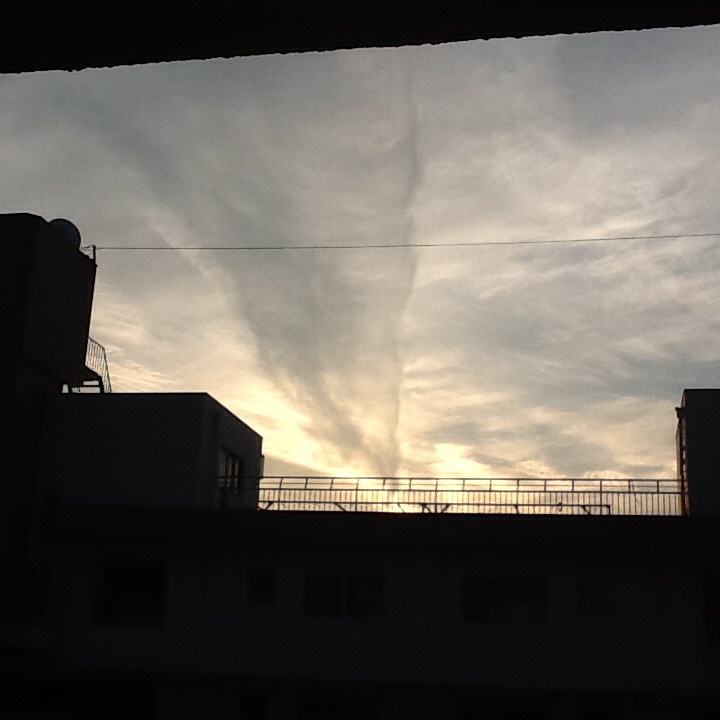 No.25697-1 地震雲