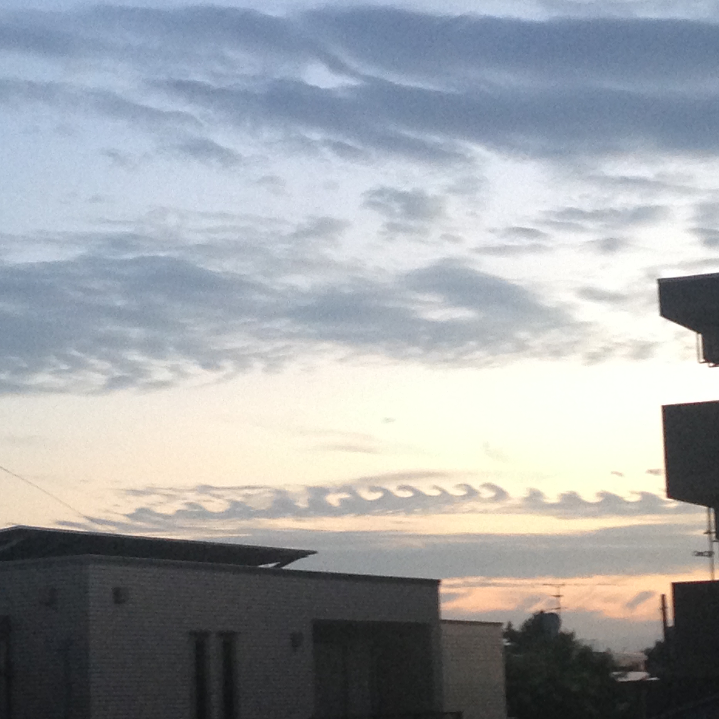 No.26698-1 地震雲