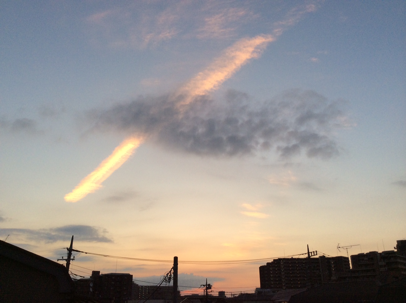 No.27033-1 地震雲