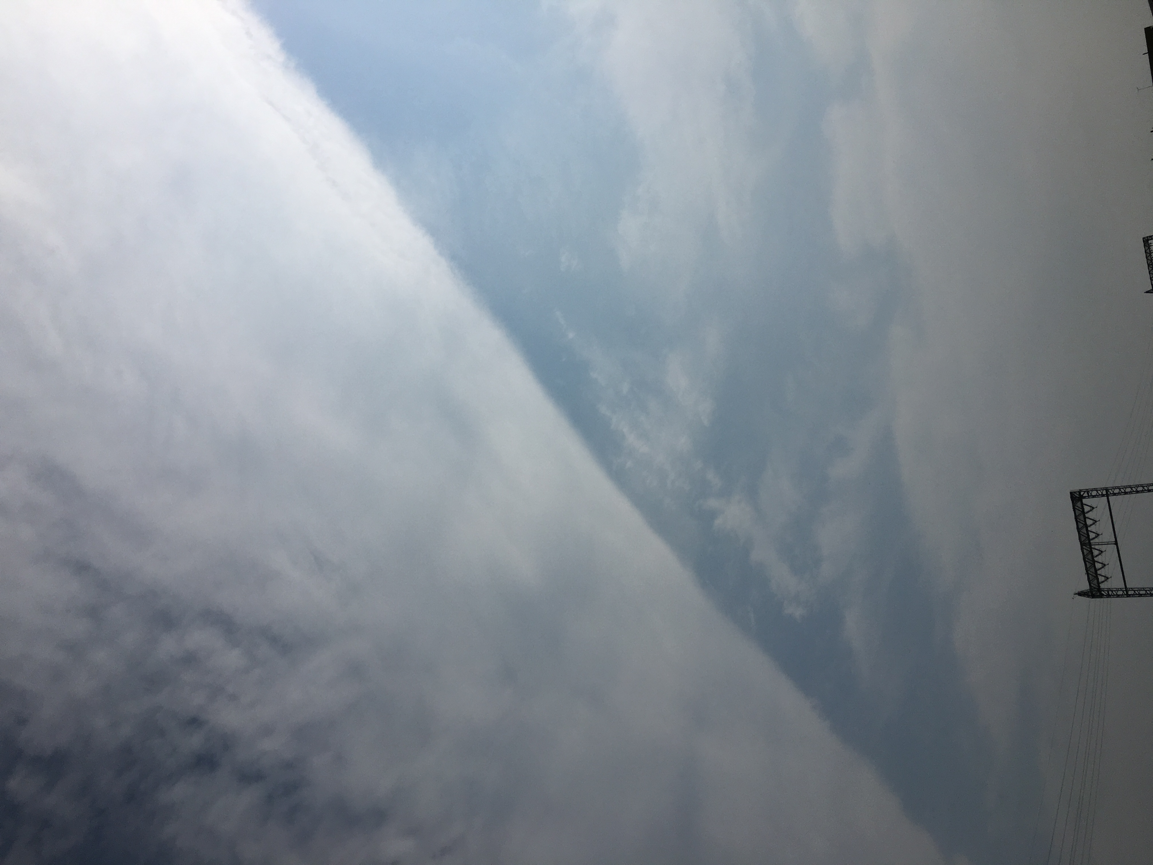 No.27233-1 地震雲