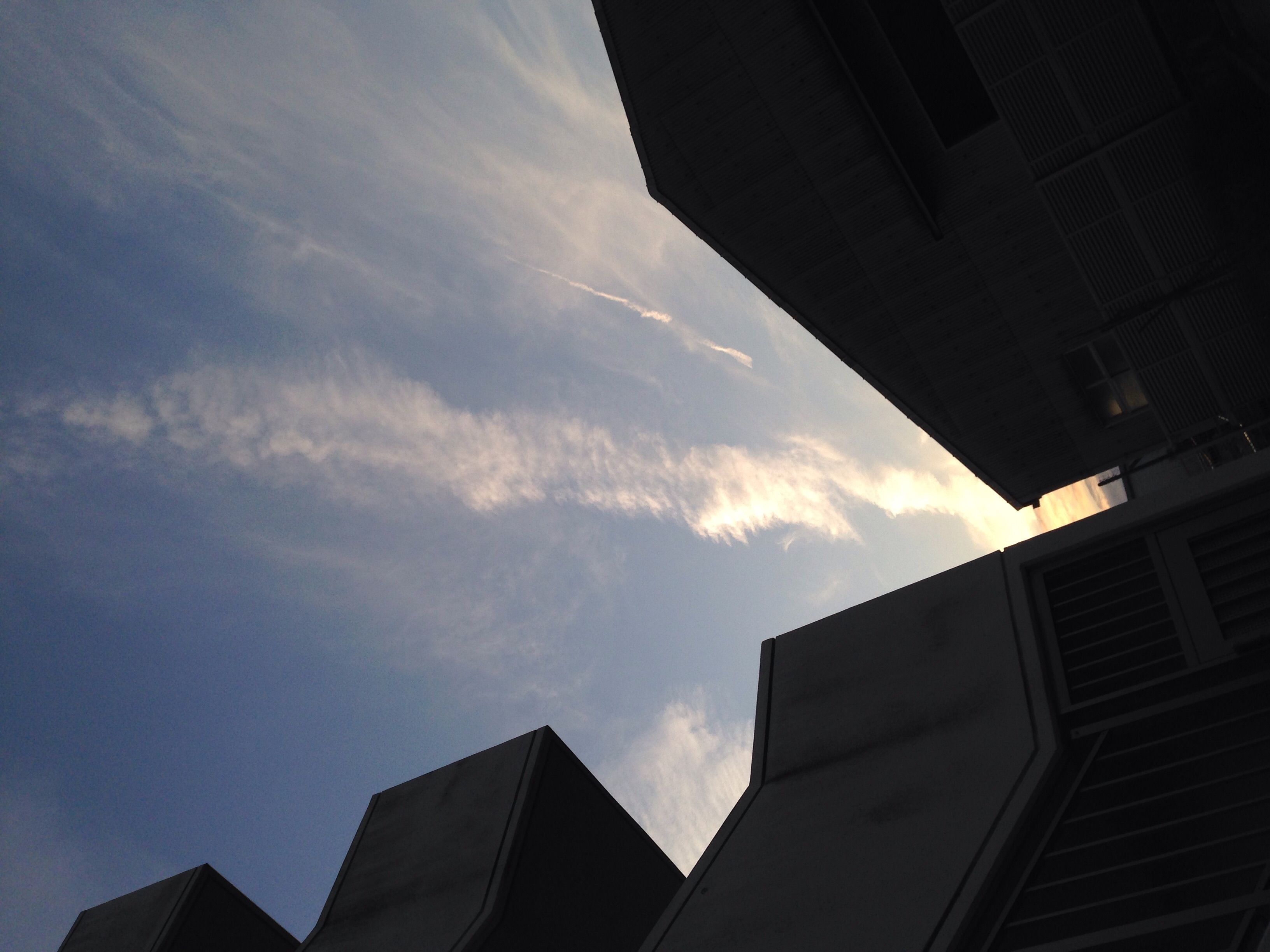 No.27318-1 地震雲