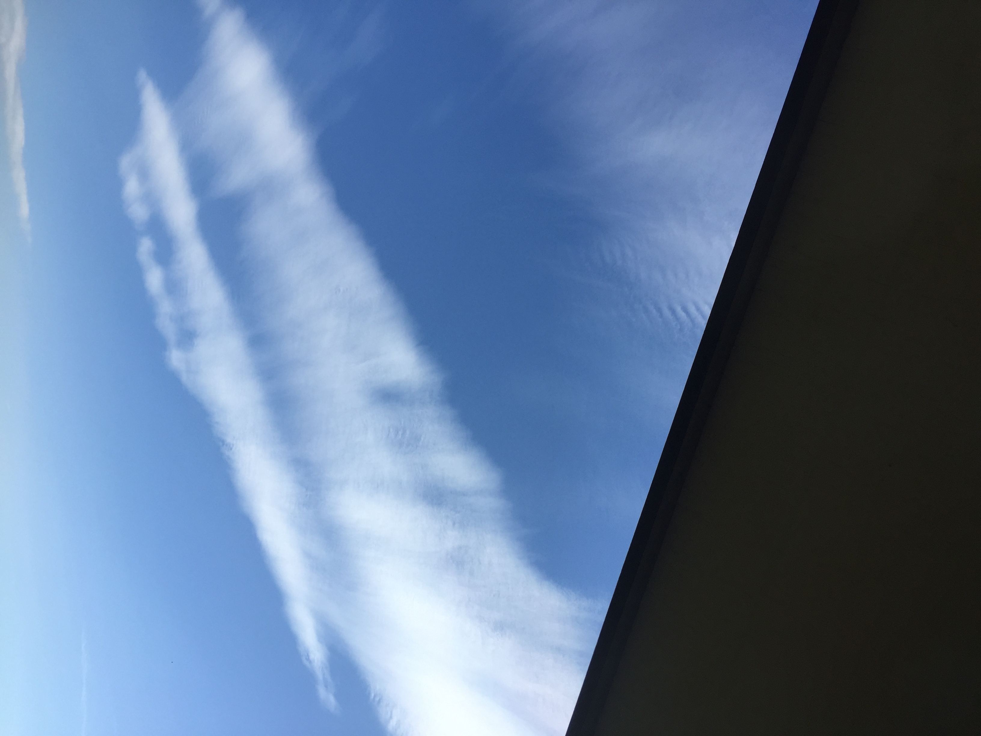 No.27546-1 地震雲