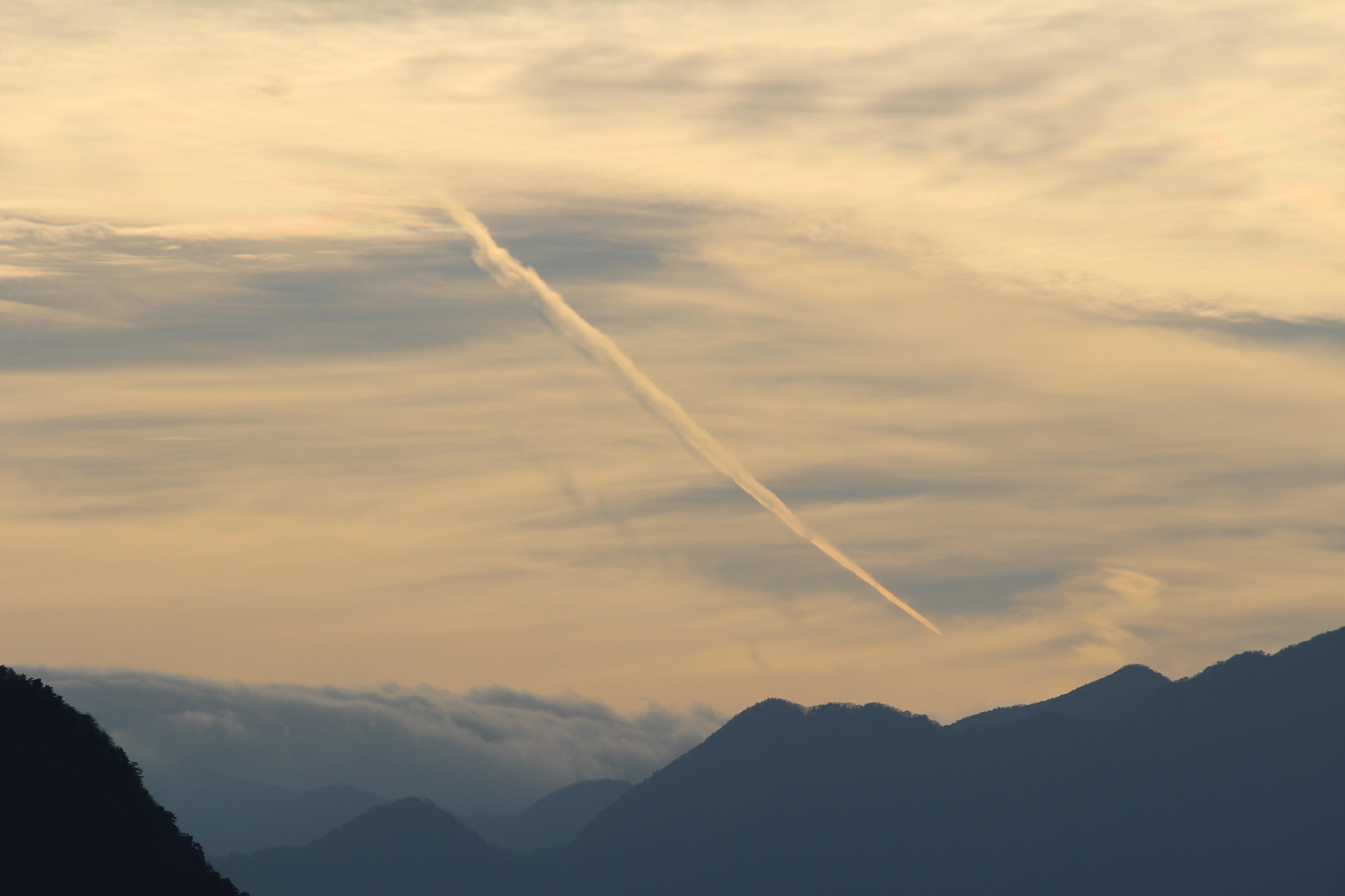 No.27657-1 地震雲