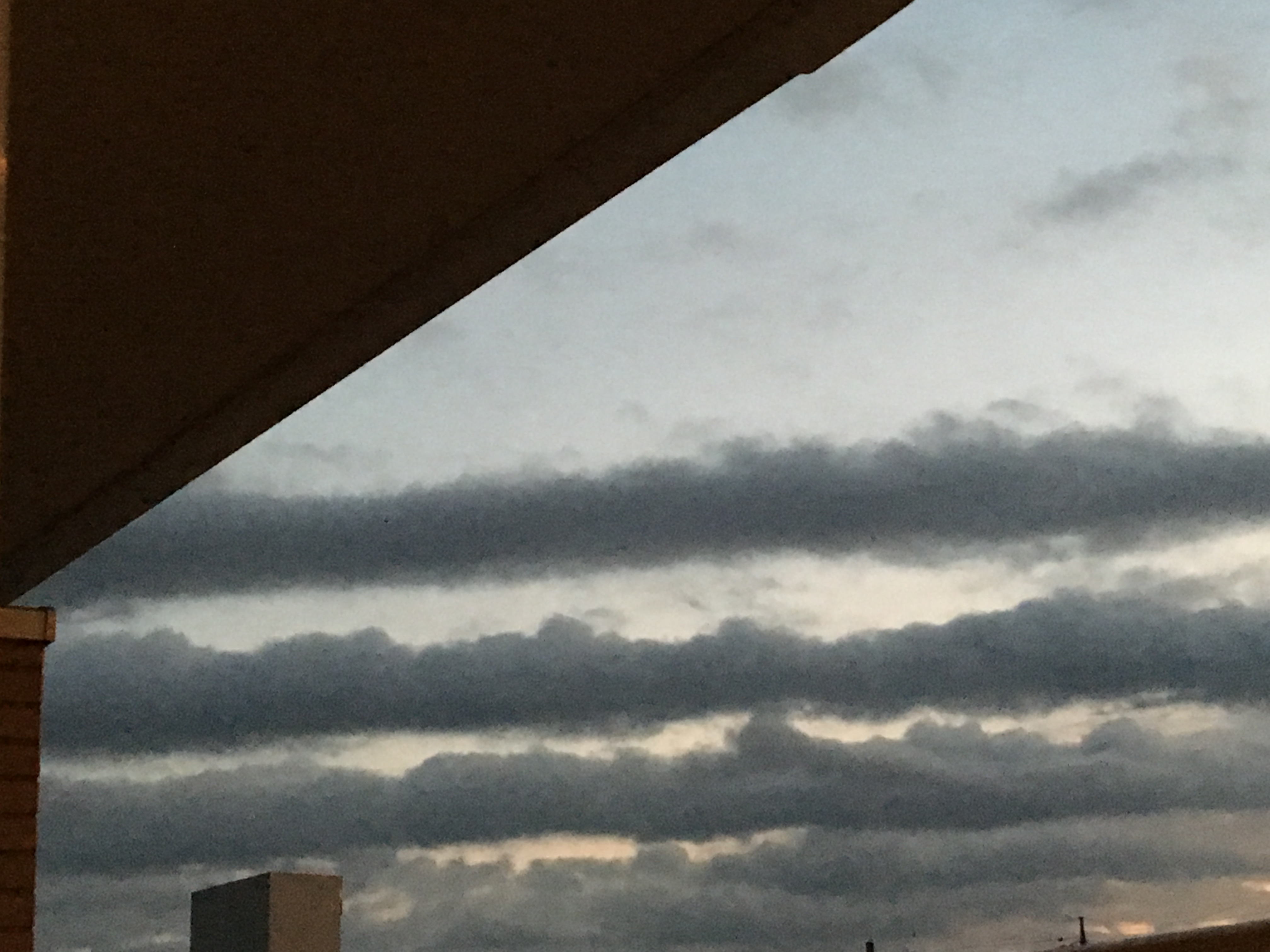 No.27744-1 地震雲