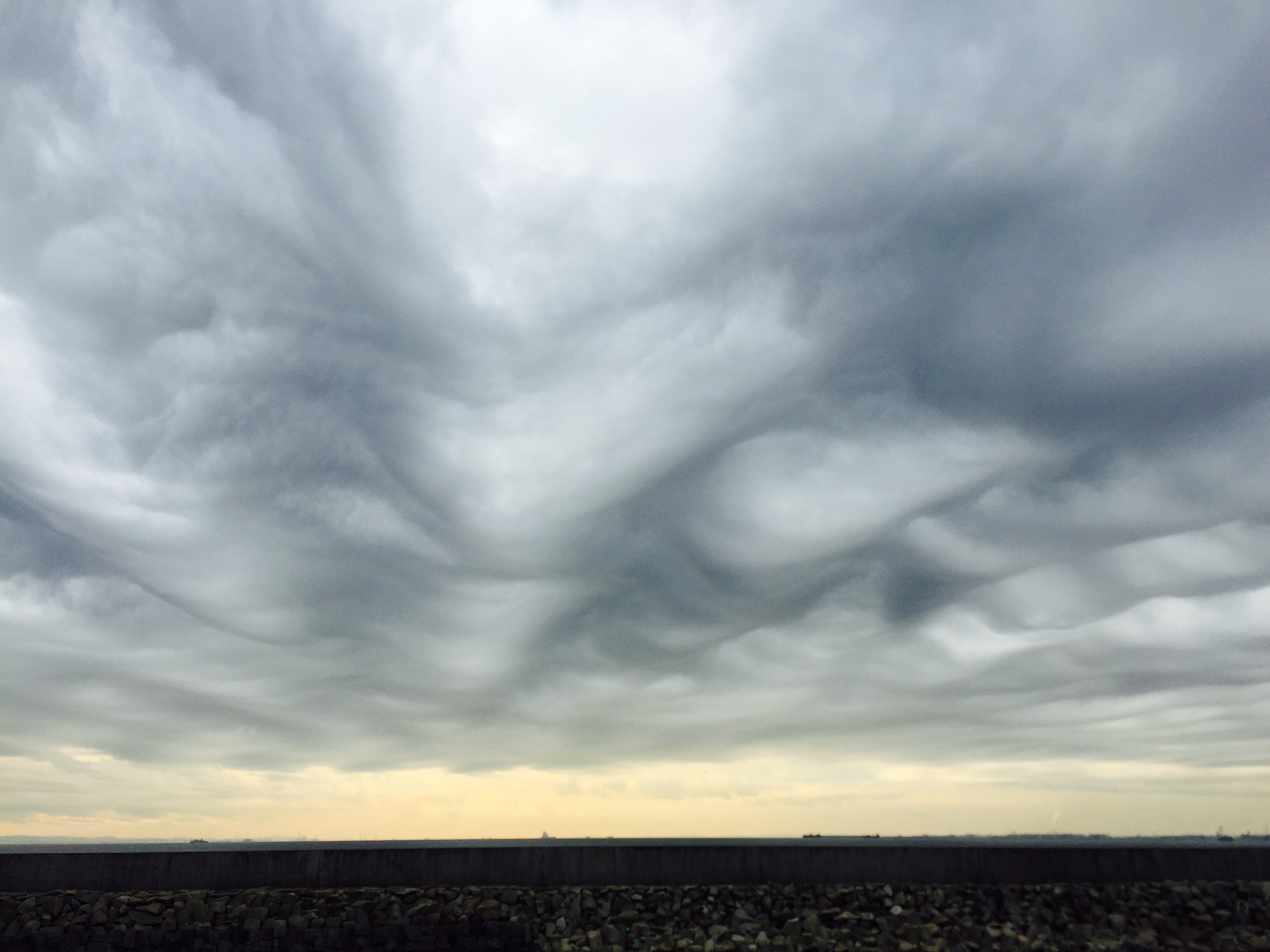 No.28383-1 地震雲