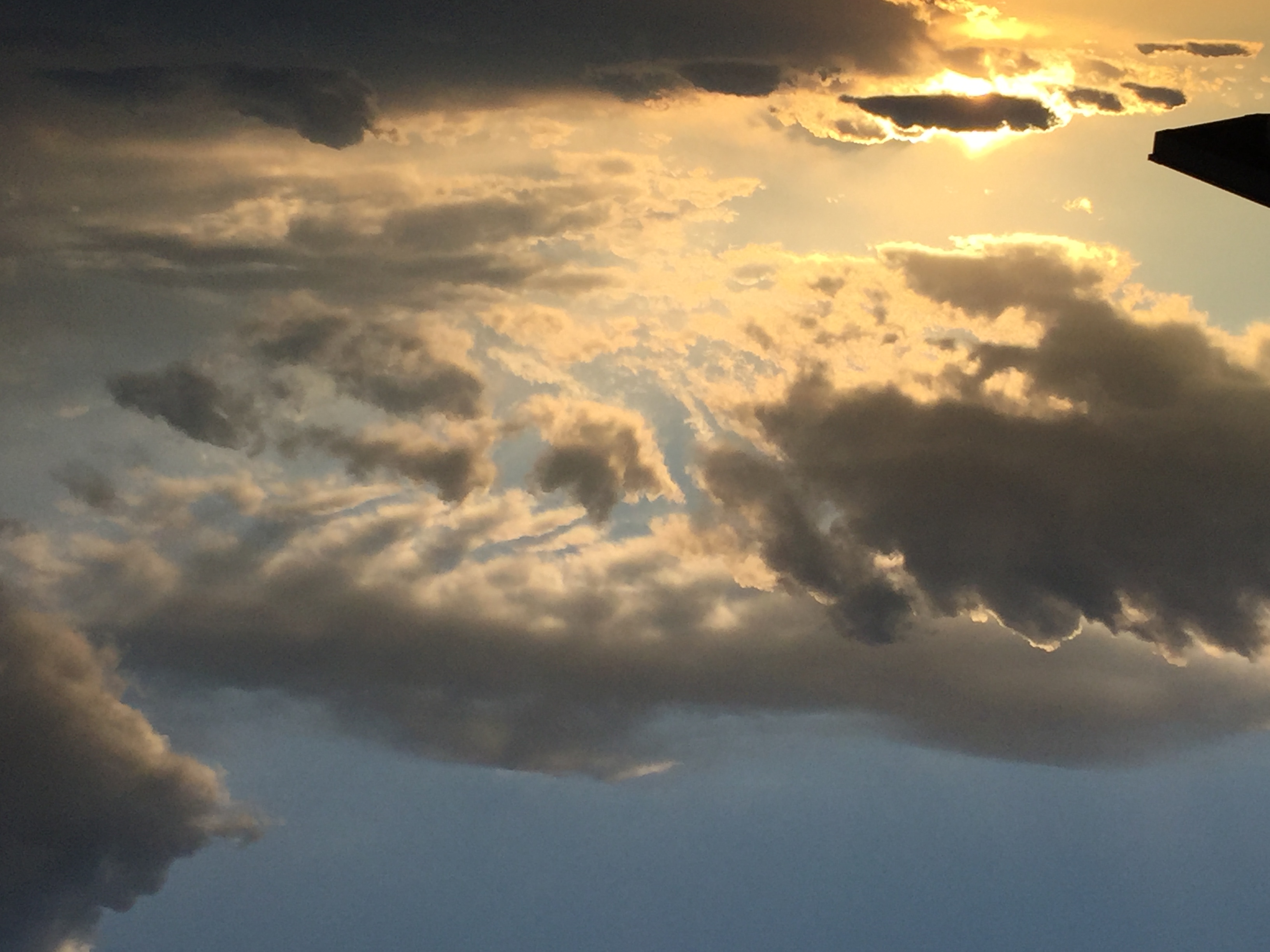 No.28696-1 地震雲