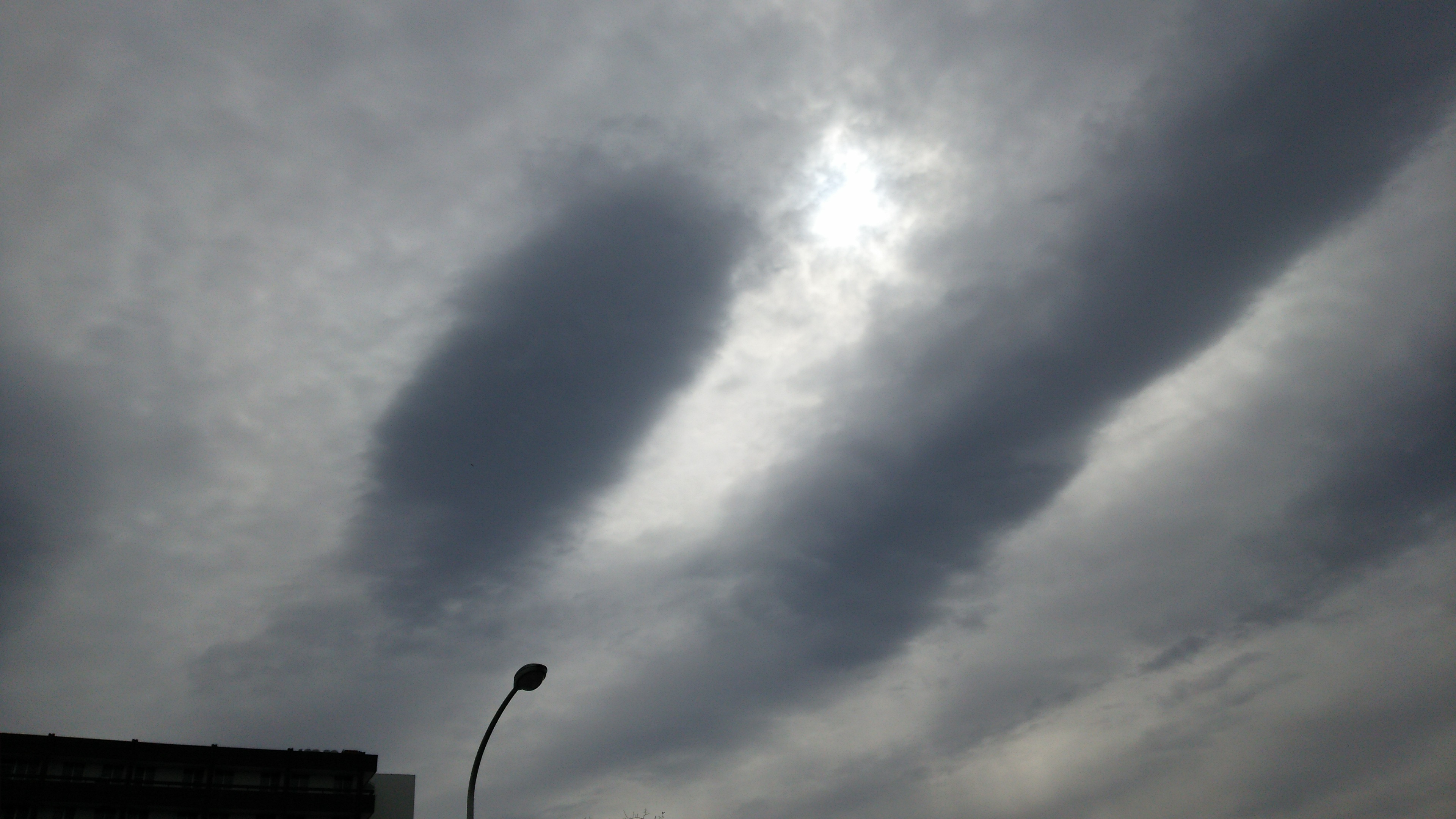 No.28753-1 地震雲