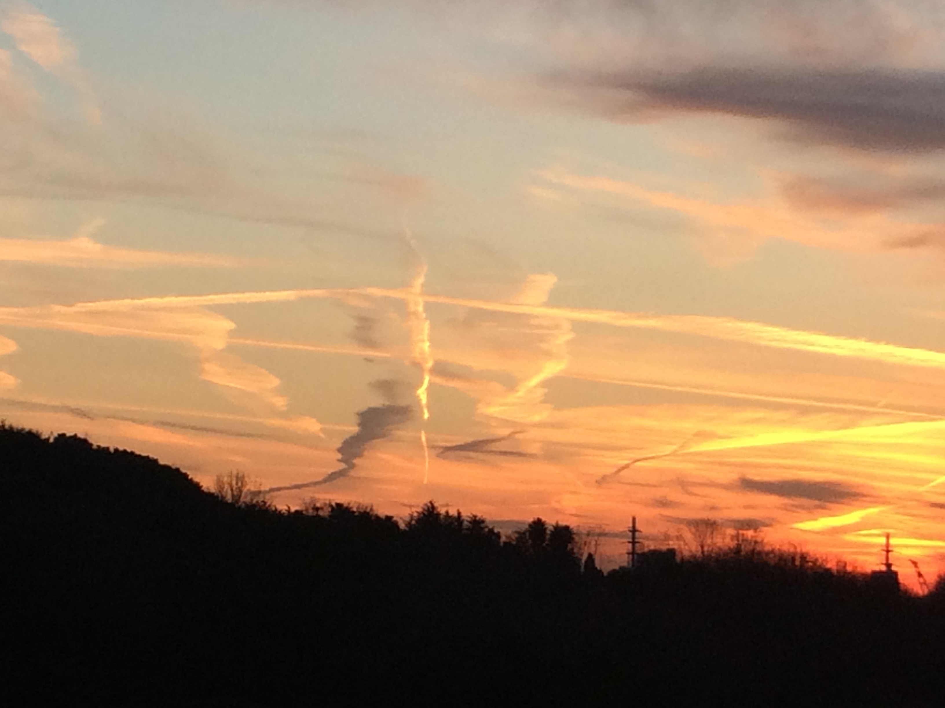 No.28904-1 地震雲