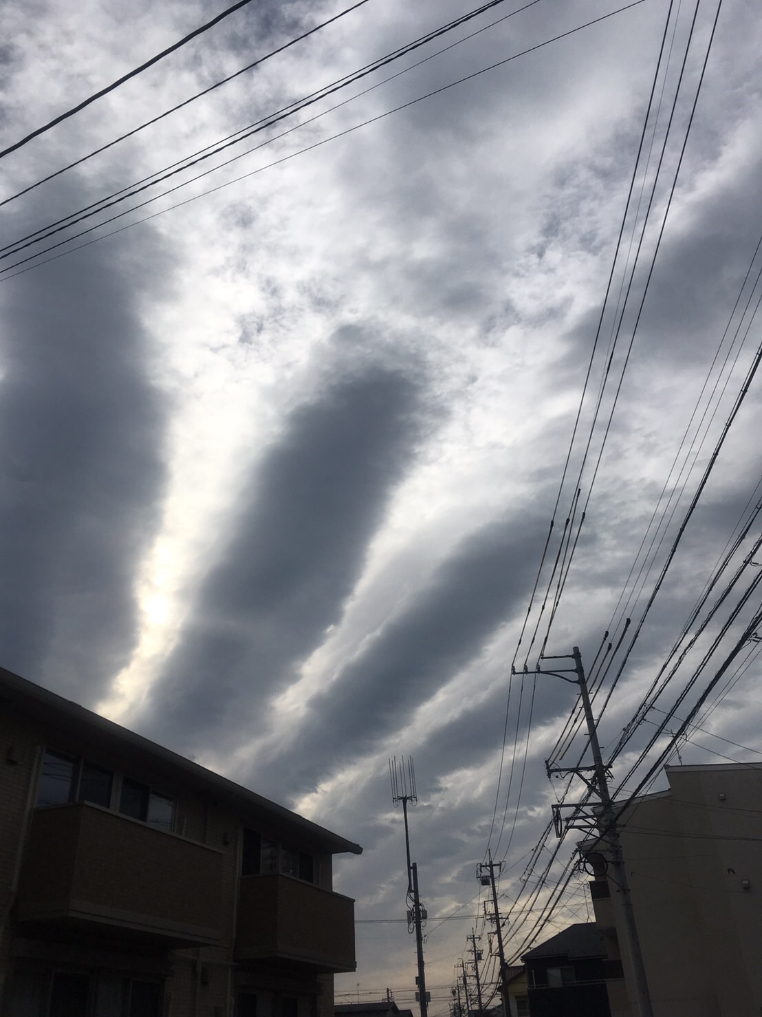 No.30512-1 地震雲