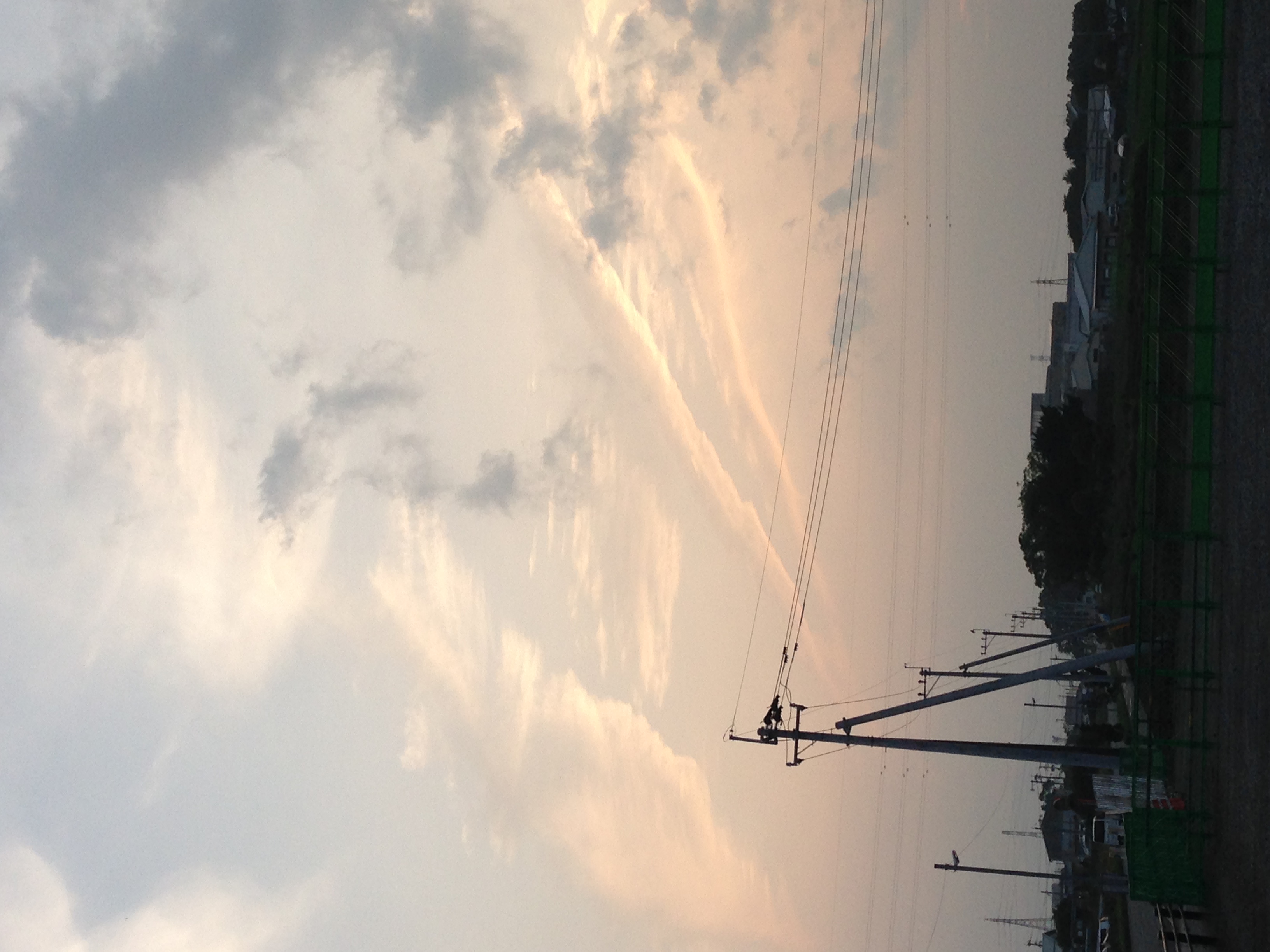 No.30570-1 地震雲