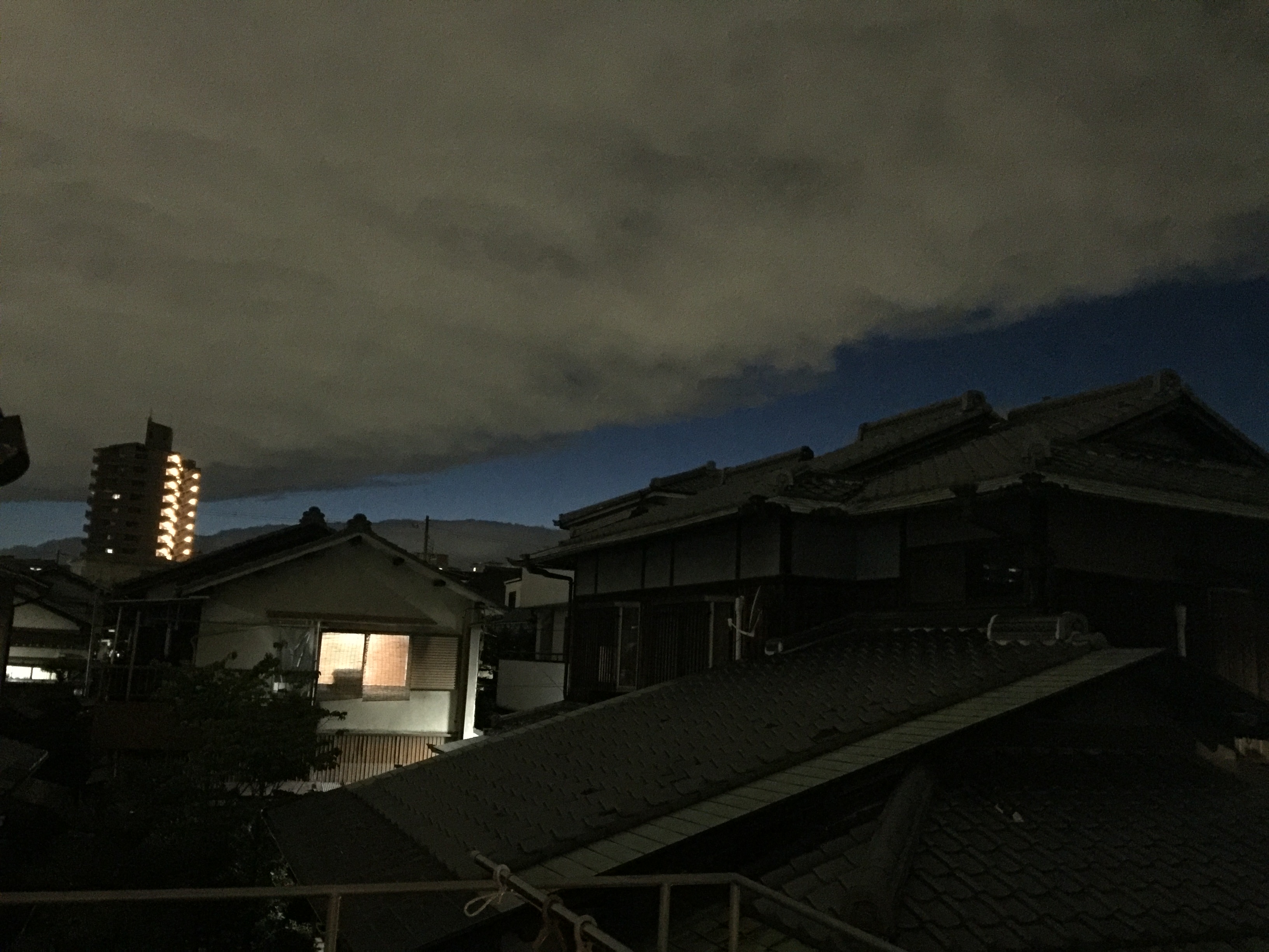 No.30730-1 地震雲