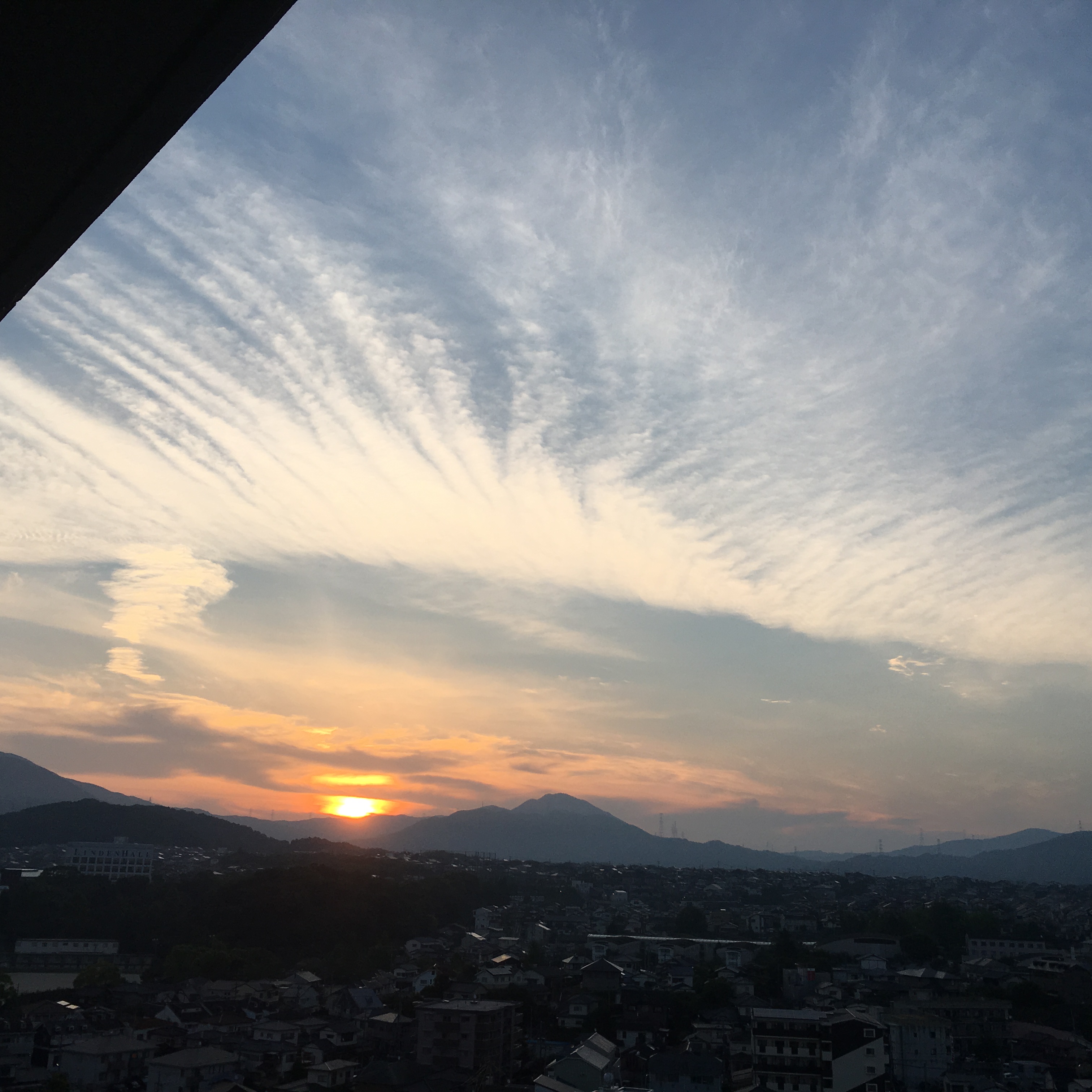 No.31483-1 地震雲