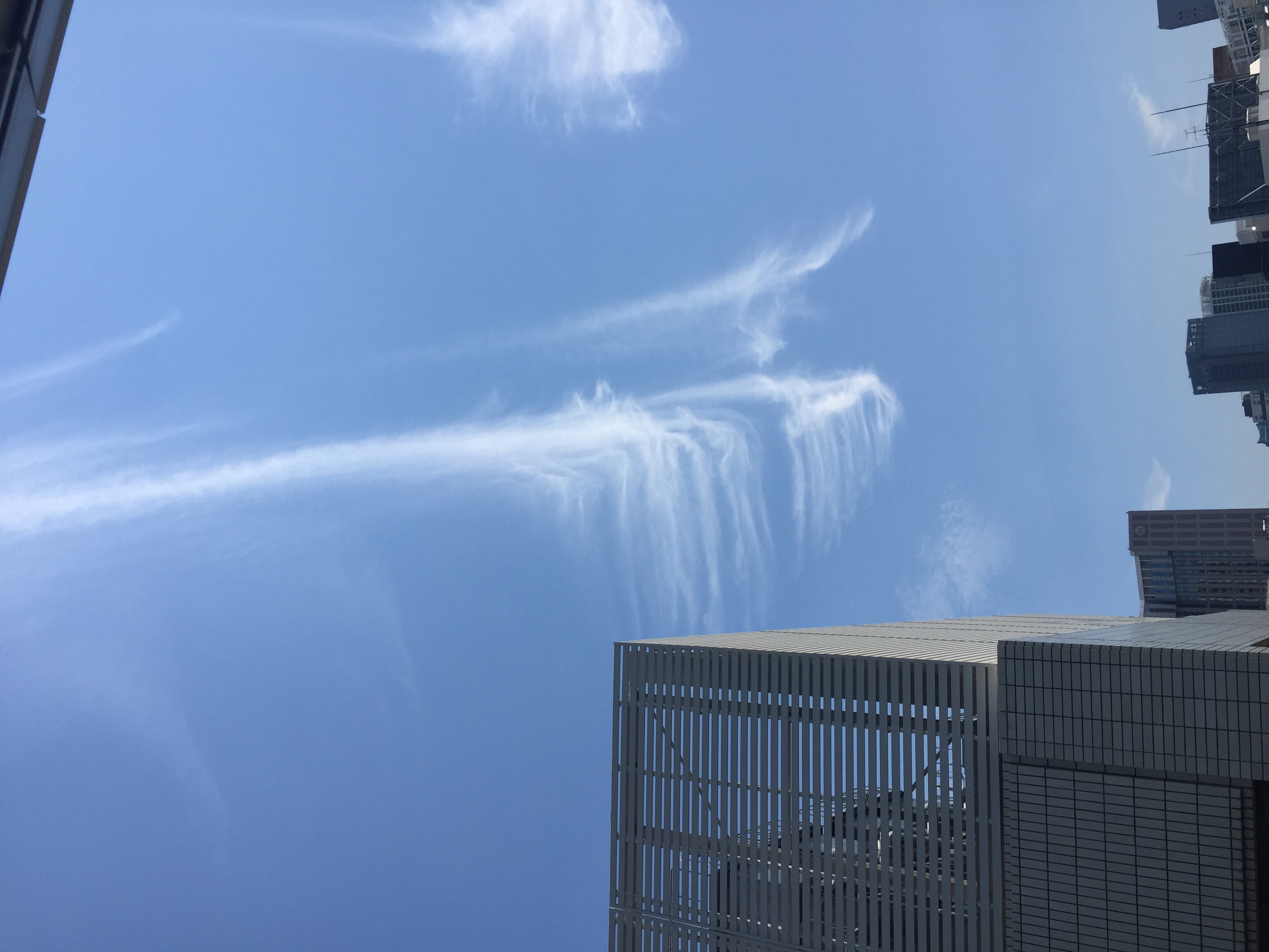 No.32467-1 地震雲