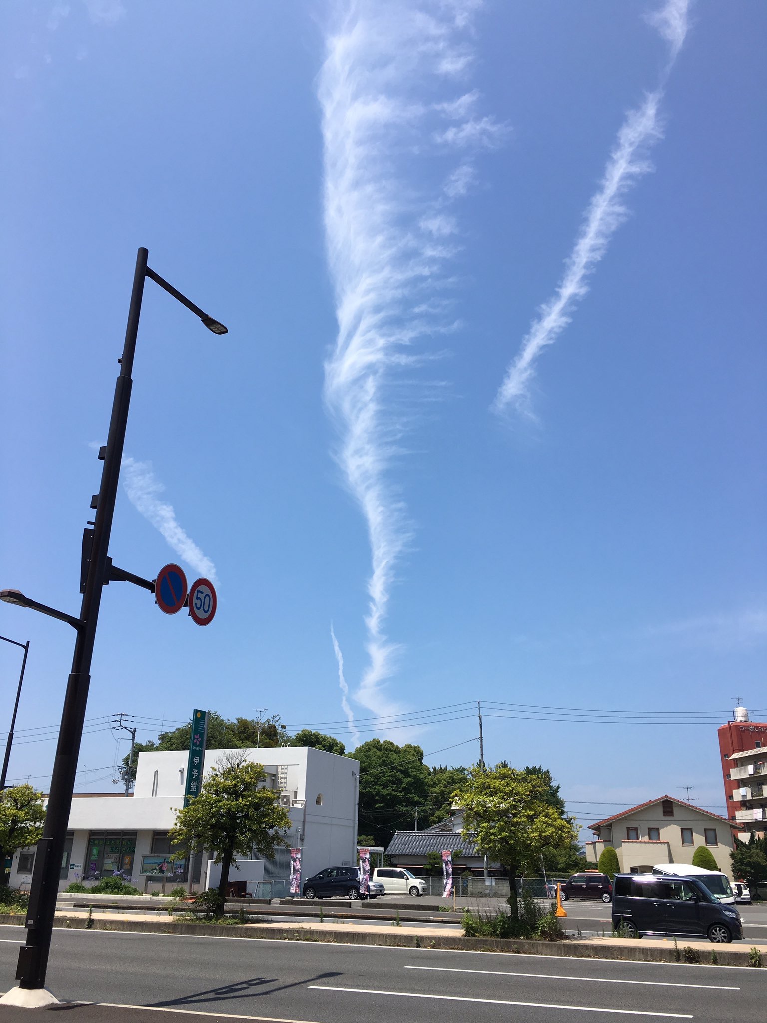 No.32480-1 地震雲