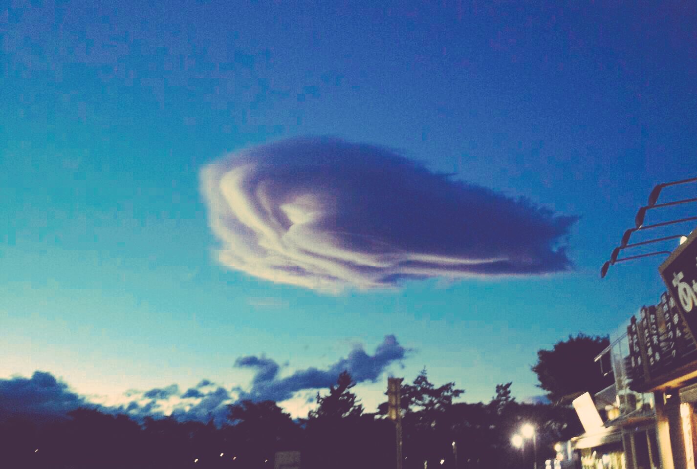 No.32710-1 地震雲