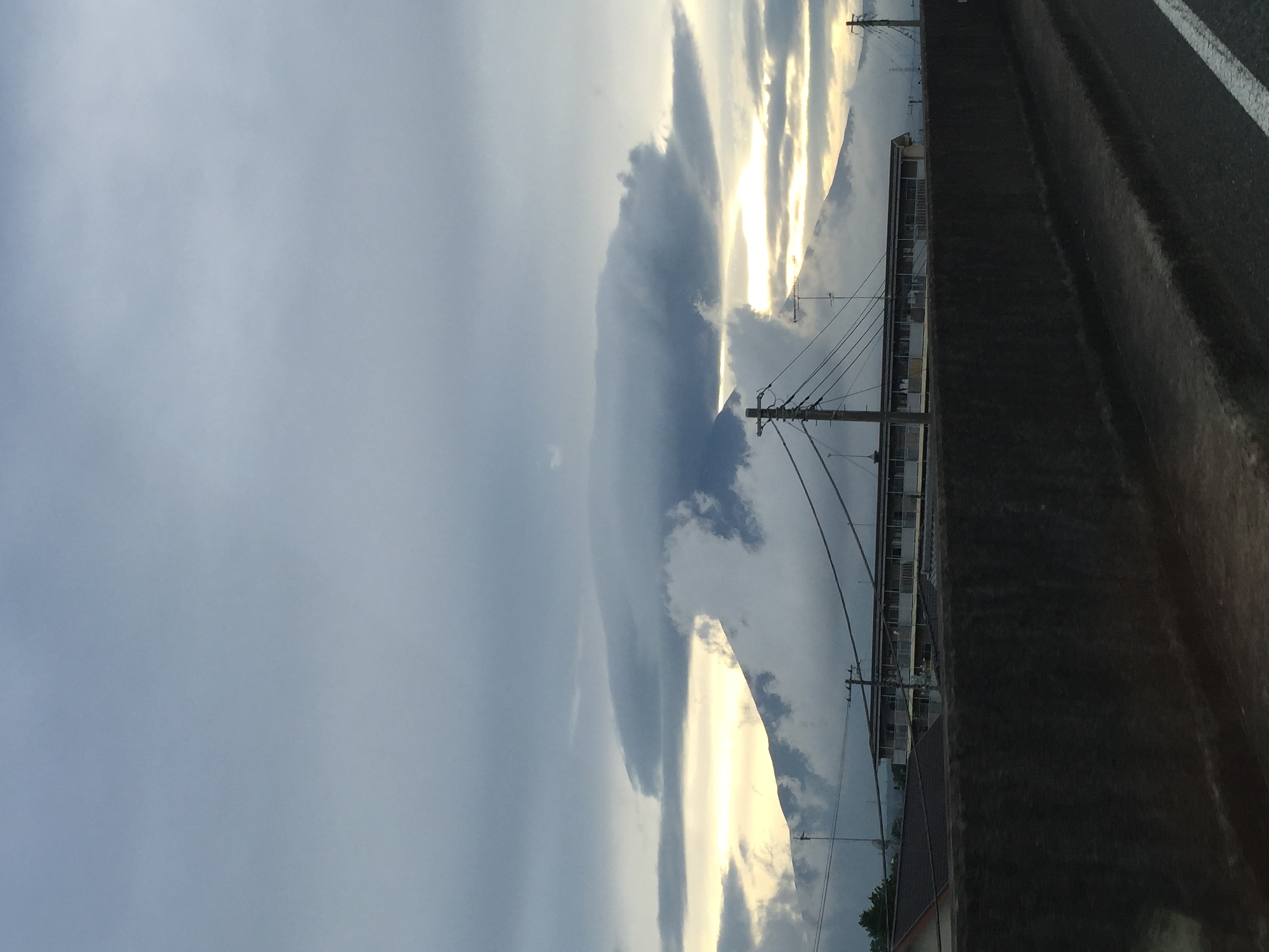 No.32725-1 地震雲