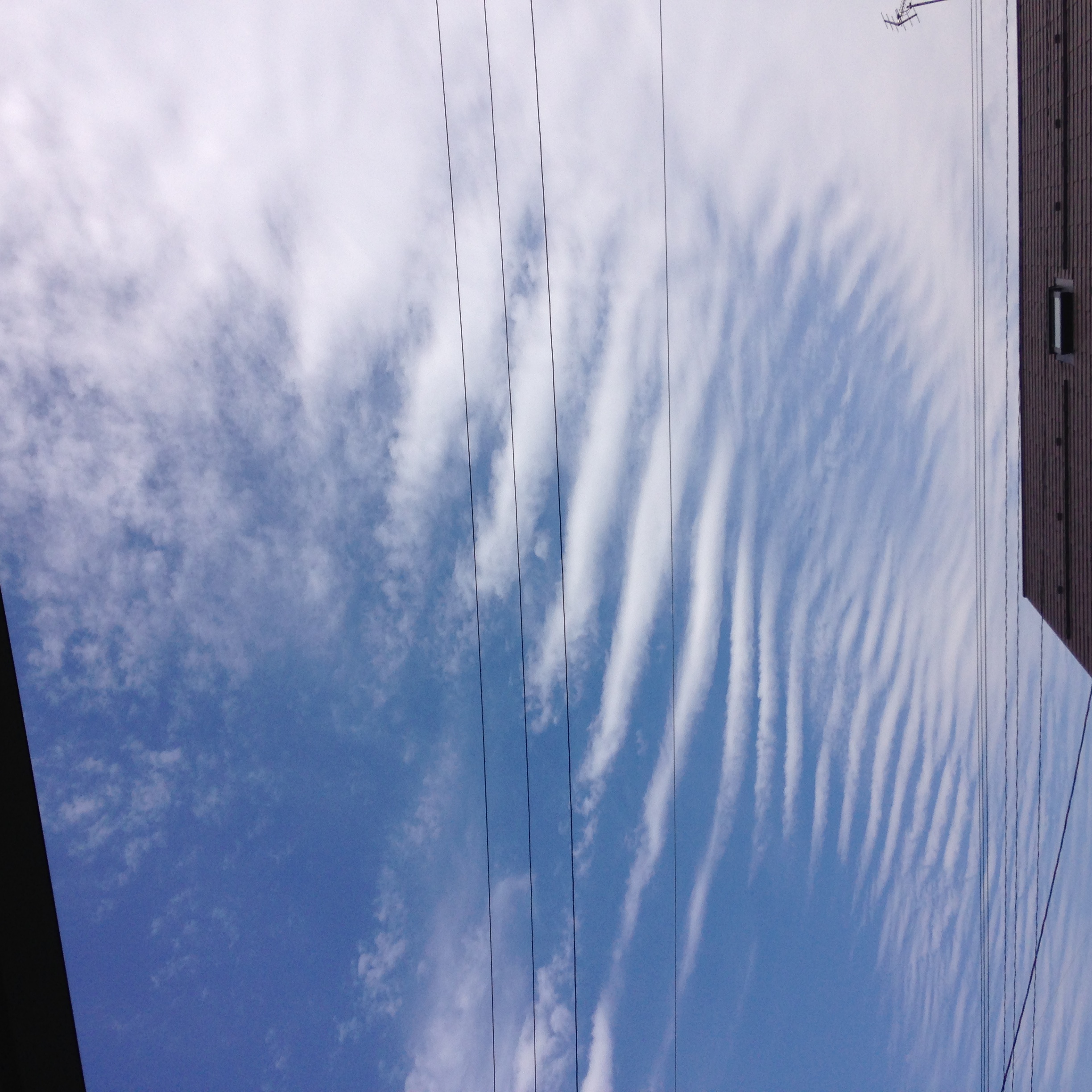 No.32751-1 地震雲